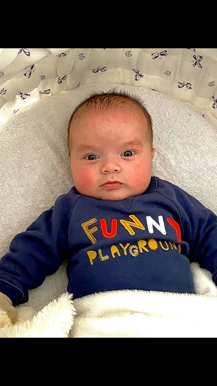 Charli a rejoint le concours — aidez-le/la à gagner de superbes lots ! baby, baby_toddler_clothing, cheek, chin, clothing, comfort, eyebrow, face, facial_expression, forehead, happy, mouth, neck, nose, organ, outerwear, person, skin, sleeve, smile