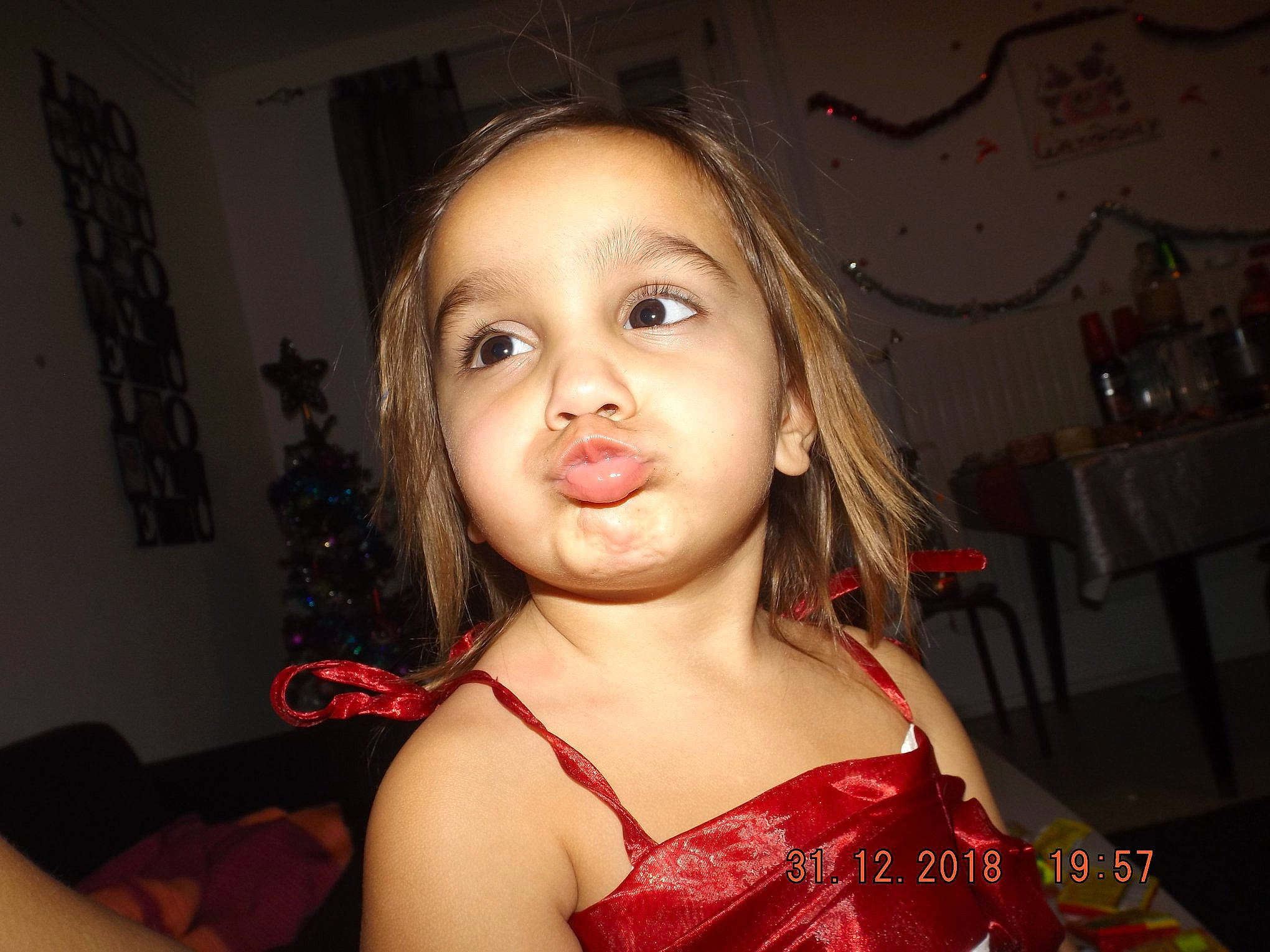 Senaza a rejoint le concours — aidez-le/la à gagner de superbes lots ! black_hair, blond, brown_hair, cheek, chin, eye, eyebrow, face, forehead, girl, hair, hairstyle, head, human_hair_color, lip, mouth, nose, organ, person, skin