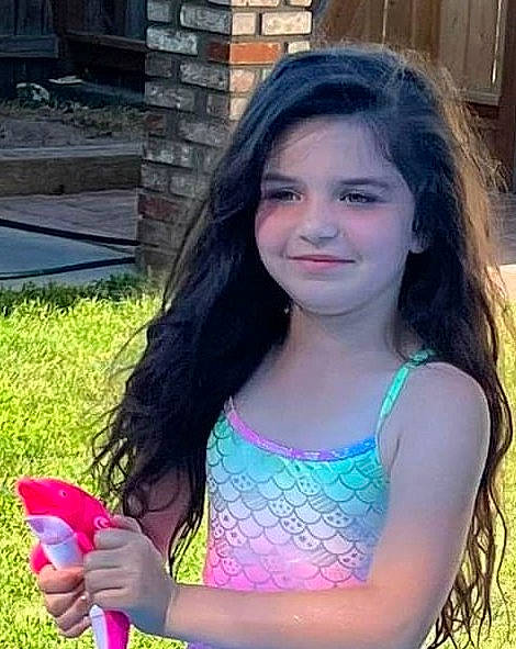 Londyn is registered to the contest to win money with this photo: beauty, cool, face, facial_expression, fun, grass, hairstyle, happy, joy, leisure, lip, magenta, person, petal, photograph, pink, plant, skin, smile, summer