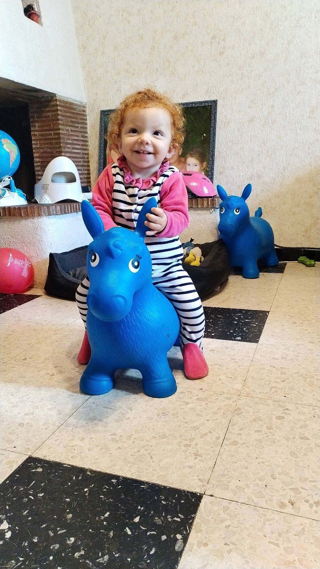 Louisa a rejoint le concours — aidez-le/la à gagner de superbes lots ! azure, baby, blue, child, electric_blue, event, fun, happy, joy, leisure, mammal, person, pink, product, purple, recreation, smile, stuffed_toy, textile, toddler