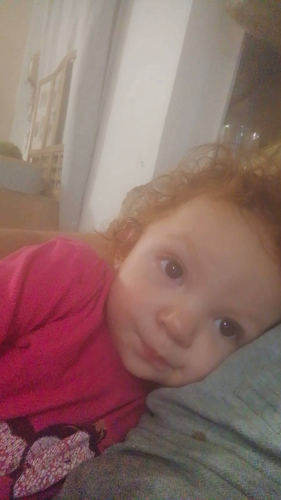 Louisa participe au concours pour gagner de l'argent avec cette photo : baby, baby_toddler_clothing, brown_hair, cheek, child, cloud, comfort, ear, eyelash, happy, head, jaw, lip, mouth, nose, person, selfie, sitting, skin, toddler