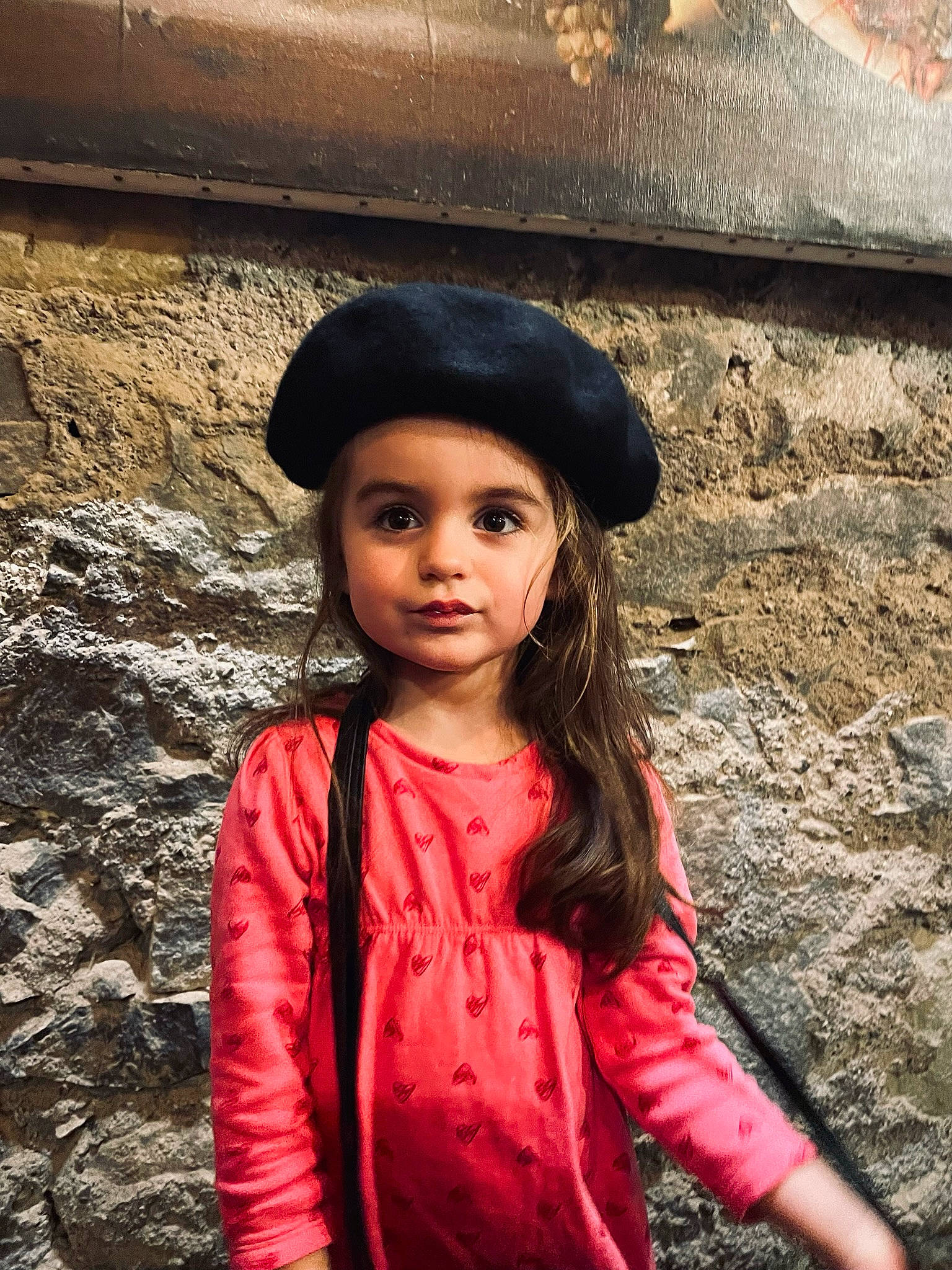 Selena participe au concours pour gagner de l'argent avec cette photo : beauty, black_hair, chin, cool, face, flash_photography, hair, happy, hat, head, headwear, lip, people_in_nature, person, red, skin, sleeve, standing, temple, textile