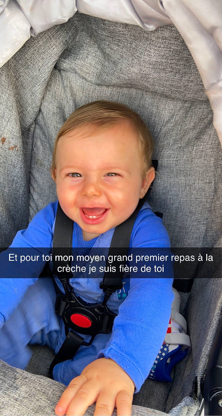 Mayron a rejoint le concours — aidez-le/la à gagner de superbes lots ! azure, baby_carriage, blue, car_seat, cheek, comfort, cool, electric_blue, eye, face, facial_expression, happy, iris, organ, person, product, seat_belt, skin, smile, textile