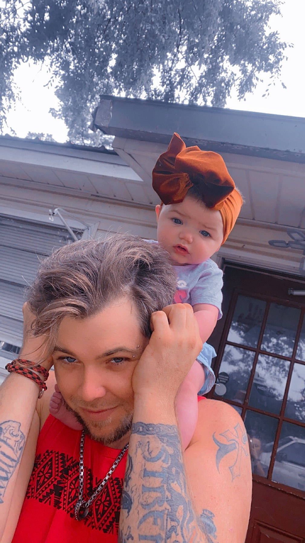 Kevana is registered to the contest to win money with this photo: beard, bracelet, chest, child, event, fun, gesture, happy, interaction, jewellery, joy, leisure, muscle, necklace, pattern, person, shoulder, smile, toddler, travel