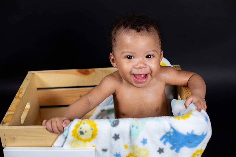 Daylen is registered to the contest to win money with this photo: baby, baby_grabbing_for_something, baby_products, baby_toddler_clothing, baked_goods, barechested, bib, box, cake, cheek, child, dessert, ear, humour, person, stomach, toddler
