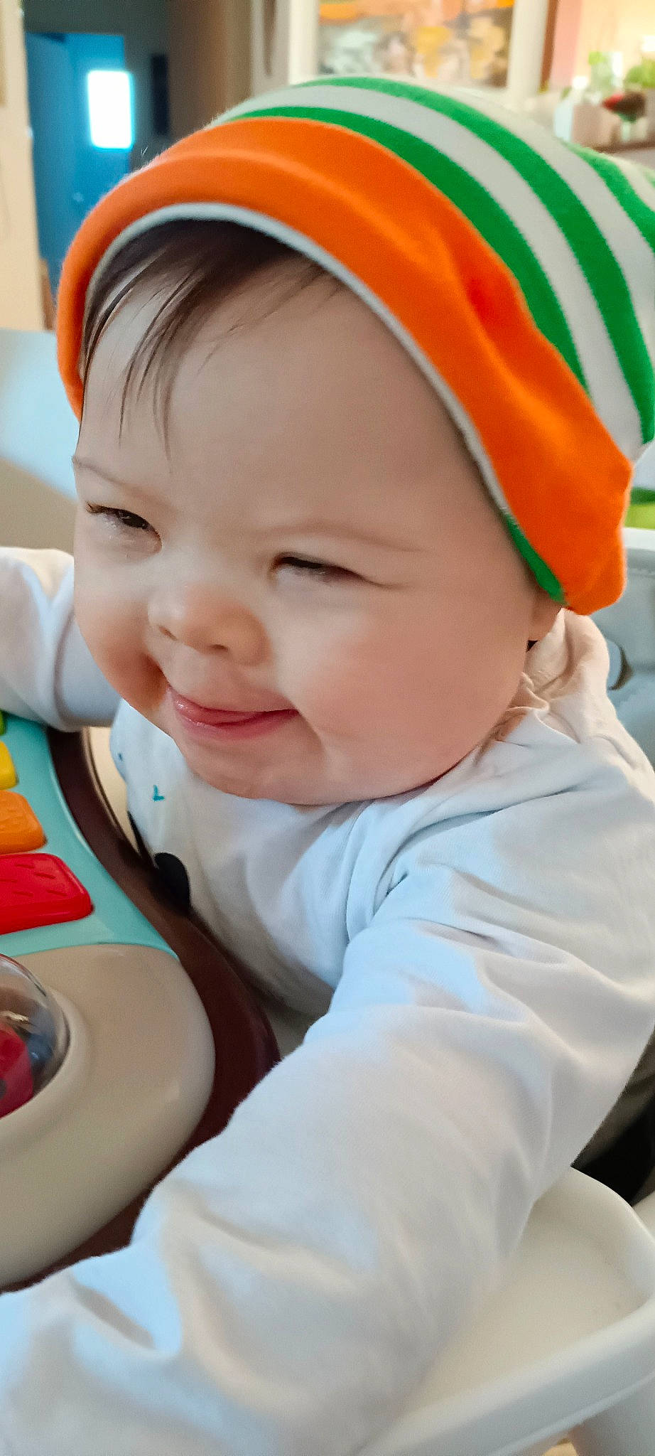 Léo participe au concours pour gagner de l'argent avec cette photo : baby, baby_playing_with_toys, baby_toddler_clothing, cap, cheek, child, chin, close_up, facial_expression, fun, grass, happy, headwear, leisure, nose, person, photograph, product, skin, smile