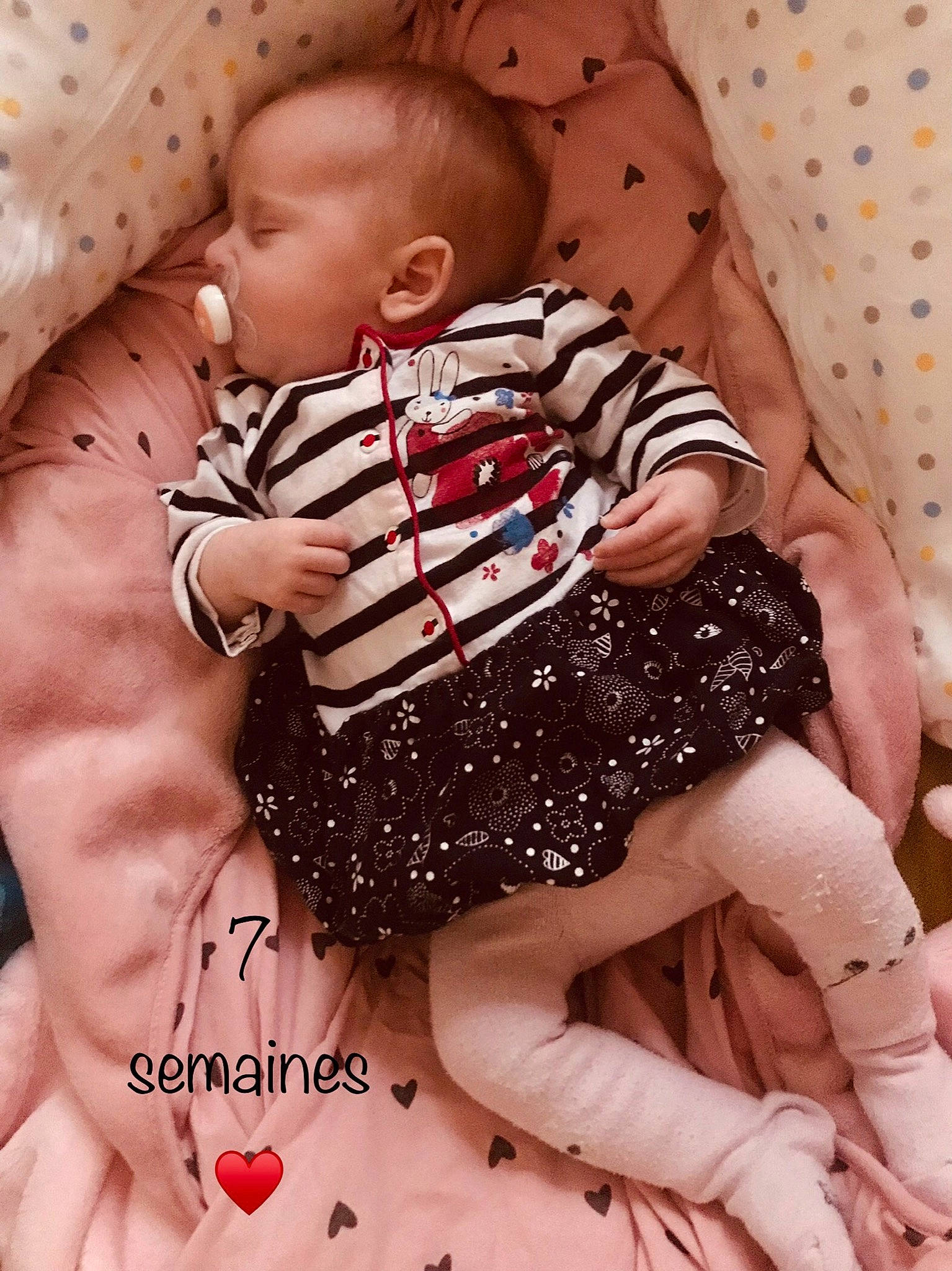Catalina participe au concours pour gagner de l'argent avec cette photo : abdomen, baby, baby_toddler_clothing, beauty, child, comfort, elbow, finger, happy, joint, nail, neck, pattern, person, pink, skin, sleeve, stomach, thigh, toddler
