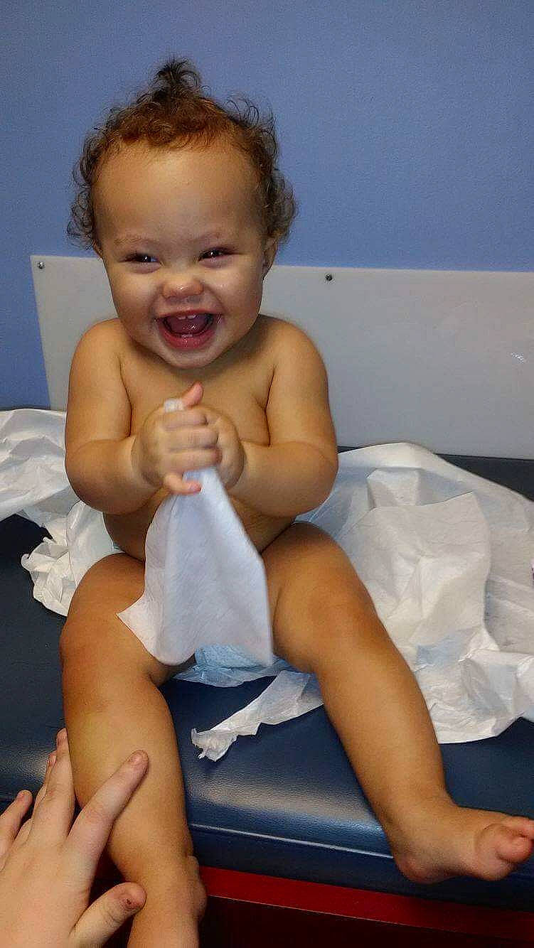 Avrianna is registered to the contest to win money with this photo: arm, baby, child, joy, leg, person, sitting, smile, toddler