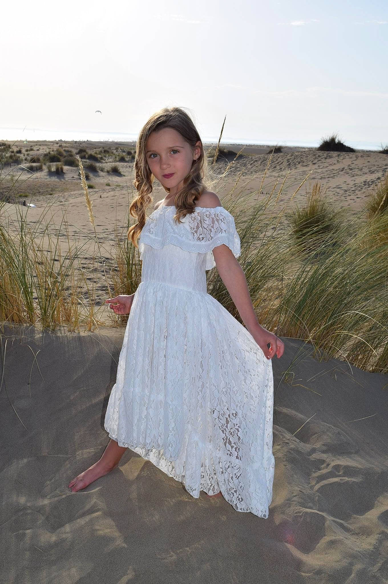 Olyana a rejoint le concours — aidez-le/la à gagner de superbes lots ! blond, bridal_accessory, bridal_clothing, bridal_party_dress, day_dress, dress, fashion_design, flash_photography, formal_wear, fun, gown, grass, grassland, happy, landscape, leg, long_hair, people_in_nature, person, sky