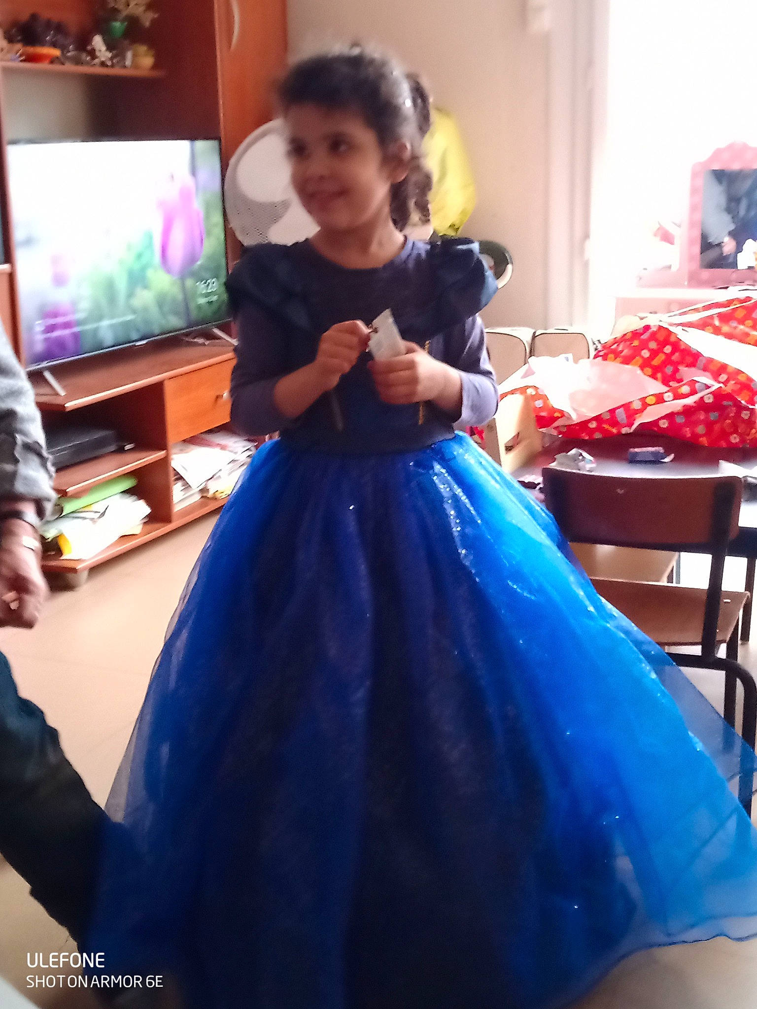 Shanon a rejoint le concours — aidez-le/la à gagner de superbes lots ! bridal_party_dress, day_dress, dress, event, fashion, fashion_design, formal_wear, fun, gown, happy, hoopskirt, joy, long_hair, magenta, one_piece_garment, person, pink, sleeve, standing, textile