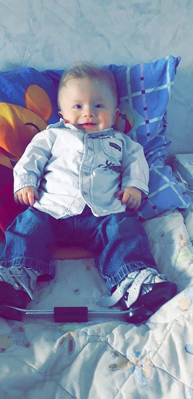 Ryan a rejoint le concours — aidez-le/la à gagner de superbes lots ! baby, cheek, child, person, play, sitting, smile, toddler