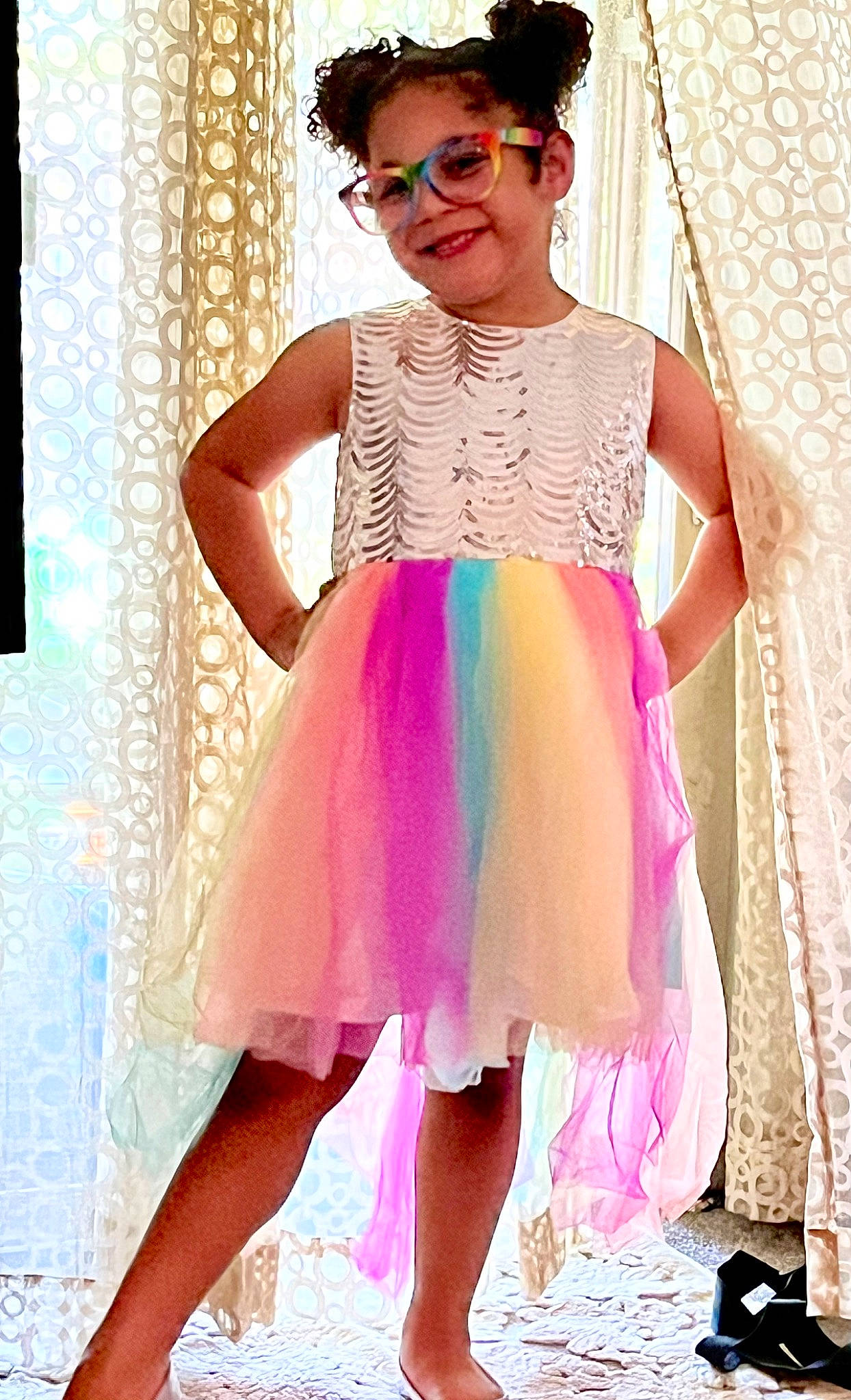 Kierra is registered to the contest to win money with this photo: beauty, day_dress, eyewear, fashion_design, fashion_model, formal_wear, goggles, happy, joint, joy, magenta, neck, one_piece_garment, person, pink, shoulder, sleeve, smile, sunglasses, thigh