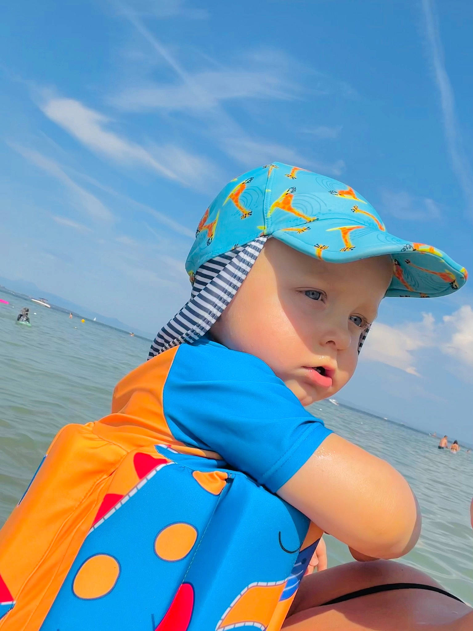 Lylio a rejoint le concours — aidez-le/la à gagner de superbes lots ! azure, baby_toddler_clothing, baseball_cap, beach, cap, child, cloud, electric_blue, fun, happy, hat, headgear, headwear, leisure, ocean, people_in_nature, person, recreation, sky, toddler
