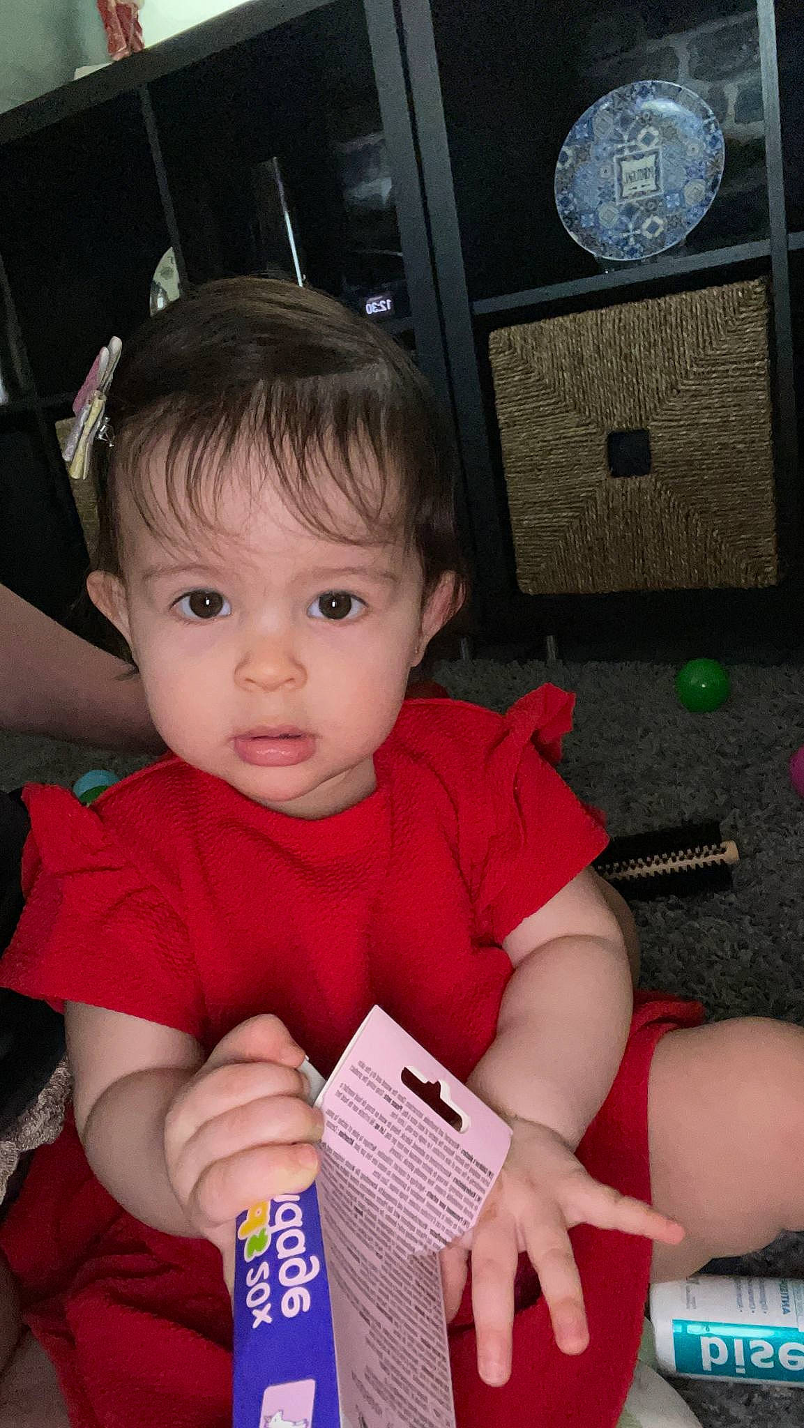 Mariana participe au concours pour gagner de l'argent avec cette photo : baby, baby_toddler_clothing, beauty, cheek, child, eyelash, finger, fun, hand, happy, human_leg, iris, lap, nail, person, sitting, skin, snapshot, thigh, thumb