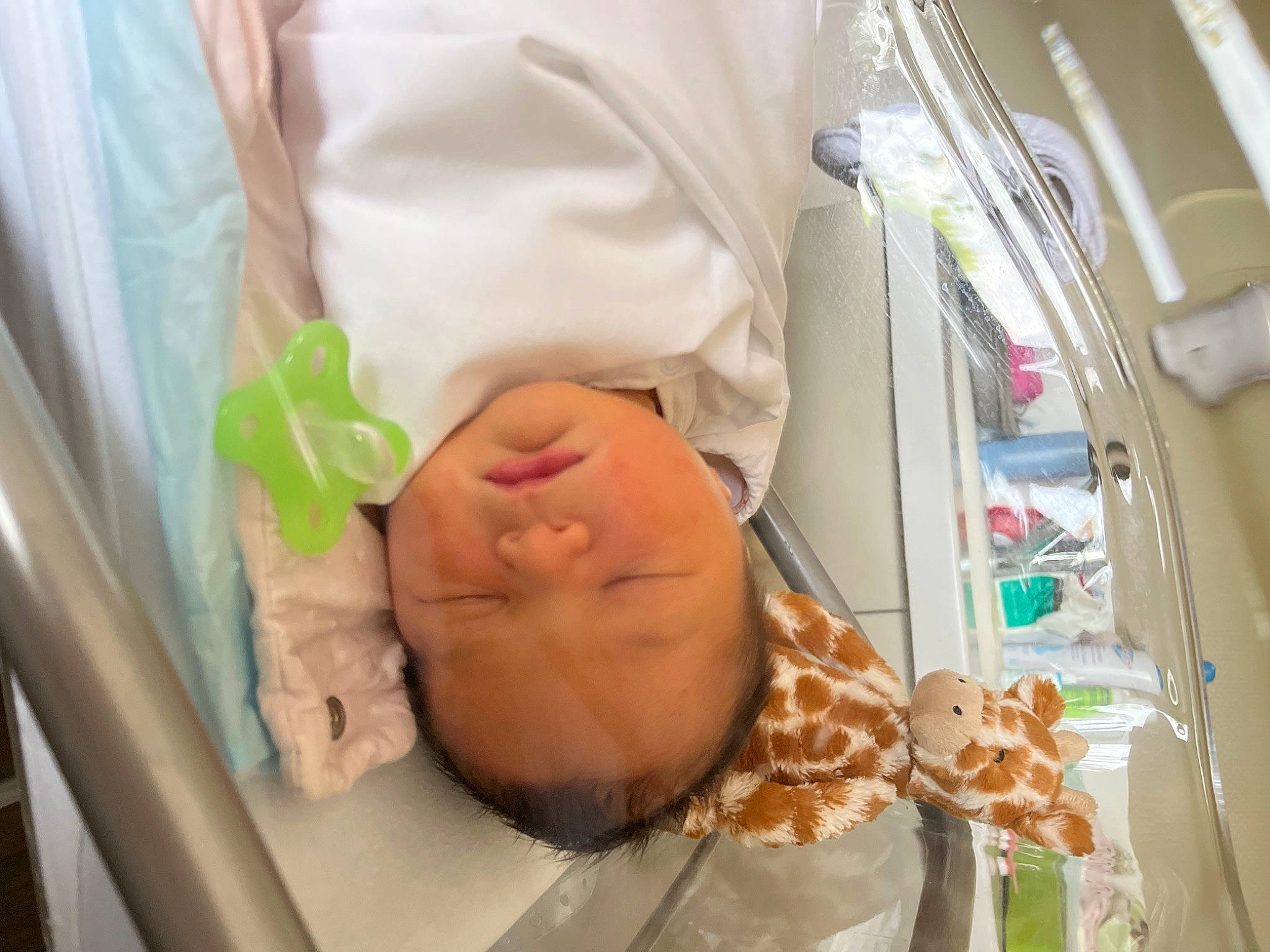 Naomi participe au concours pour gagner de l'argent avec cette photo : abdomen, baby, baby_products, baby_safety, baby_sleeping, bed, bedding, bedtime, child, childbirth, comfort, hospital, infant_bed, laundry_room, linens, major_appliance, person, room, service, sleep