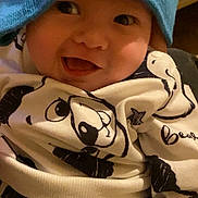 Lyamm a rejoint le concours — aidez-le/la à gagner de superbes lots ! child, baby, infant, beanie, hat, smile, smiling, happy, cheeks, eyes, onesie, panda_print, clothing, closeup, portrait, cozy, indoor, headwear, cute, expression