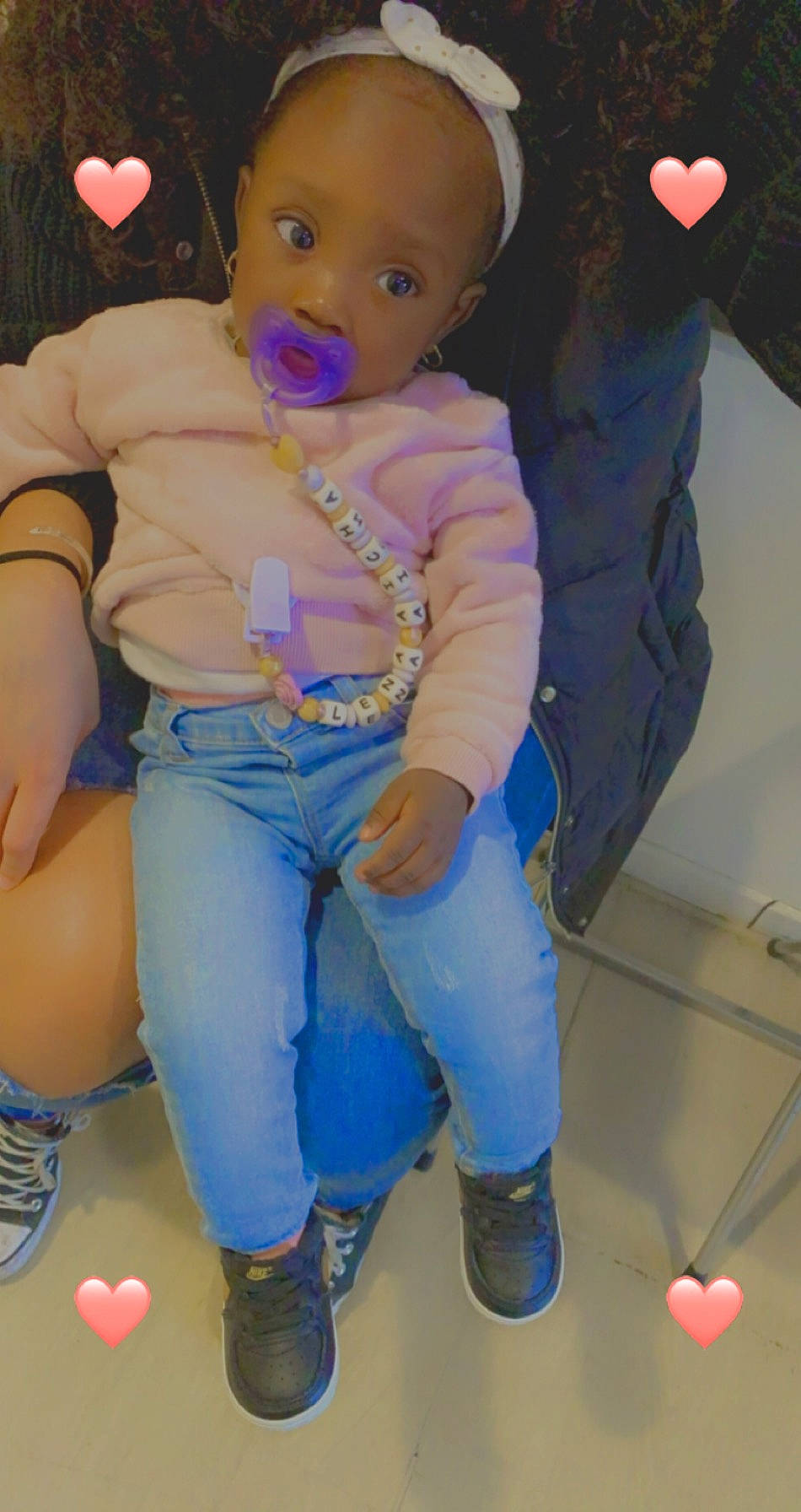 Léna-aïcha participe au concours pour gagner de l'argent avec cette photo : baby, baby_toddler_clothing, blue, cheek, electric_blue, fun, gesture, happy, human_leg, joint, leg, person, pink, purple, shoe, sneakers, textile, thigh, toddler, white