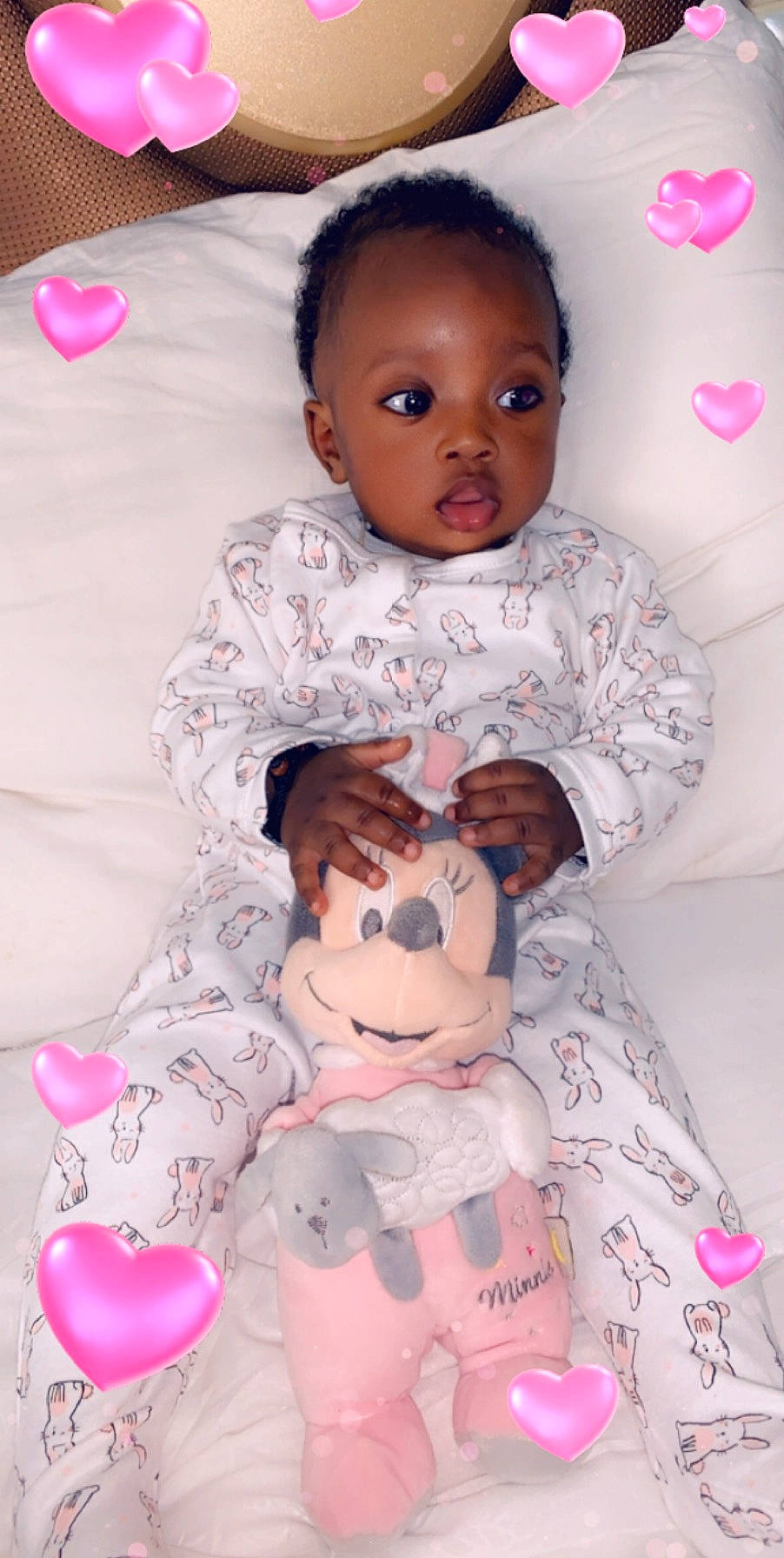 Léna-aïcha participe au concours pour gagner de l'argent avec cette photo : baby, baby_toddler_clothing, cheek, child, comfort, eye, face, happy, head, linens, magenta, pattern, person, pink, product, red, skin, sleeve, textile, toddler