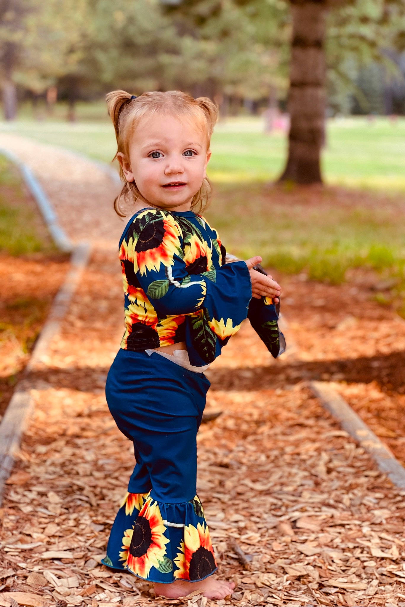 Haizley is registered to the contest to win money with this photo: baby, baby_toddler_clothing, dress, electric_blue, facial_expression, fun, grass, happy, leaf, leisure, orange, people_in_nature, person, plant, recreation, sleeve, smile, standing, toddler, tree