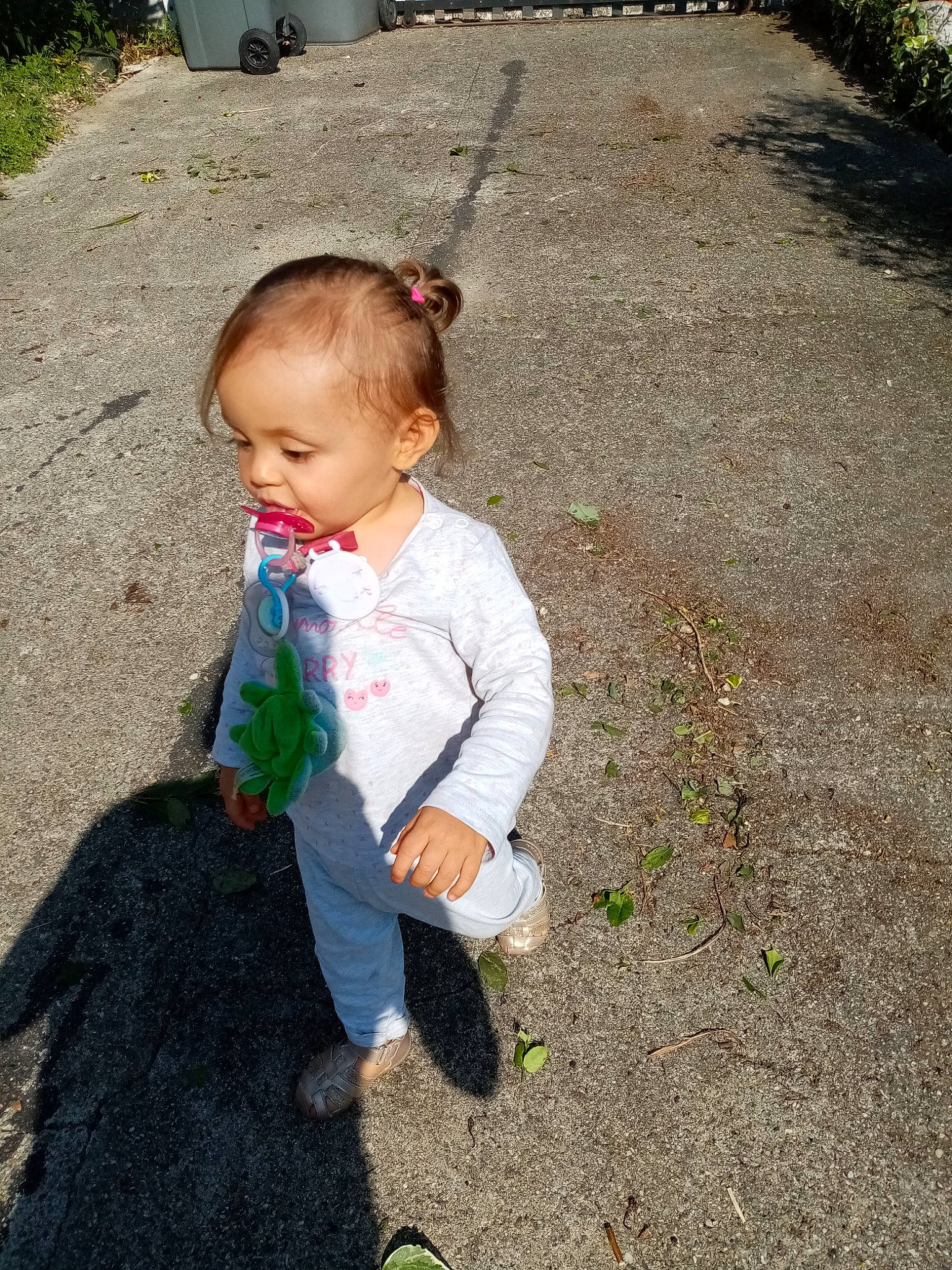 Prudence Bc participe au concours pour gagner de l'argent avec cette photo : asphalt, baby, baby_toddler_clothing, child, flooring, fun, grass, grass_family, leisure, people_in_nature, person, play, recreation, road, road_surface, shadow, sidewalk, sitting, soil, toddler