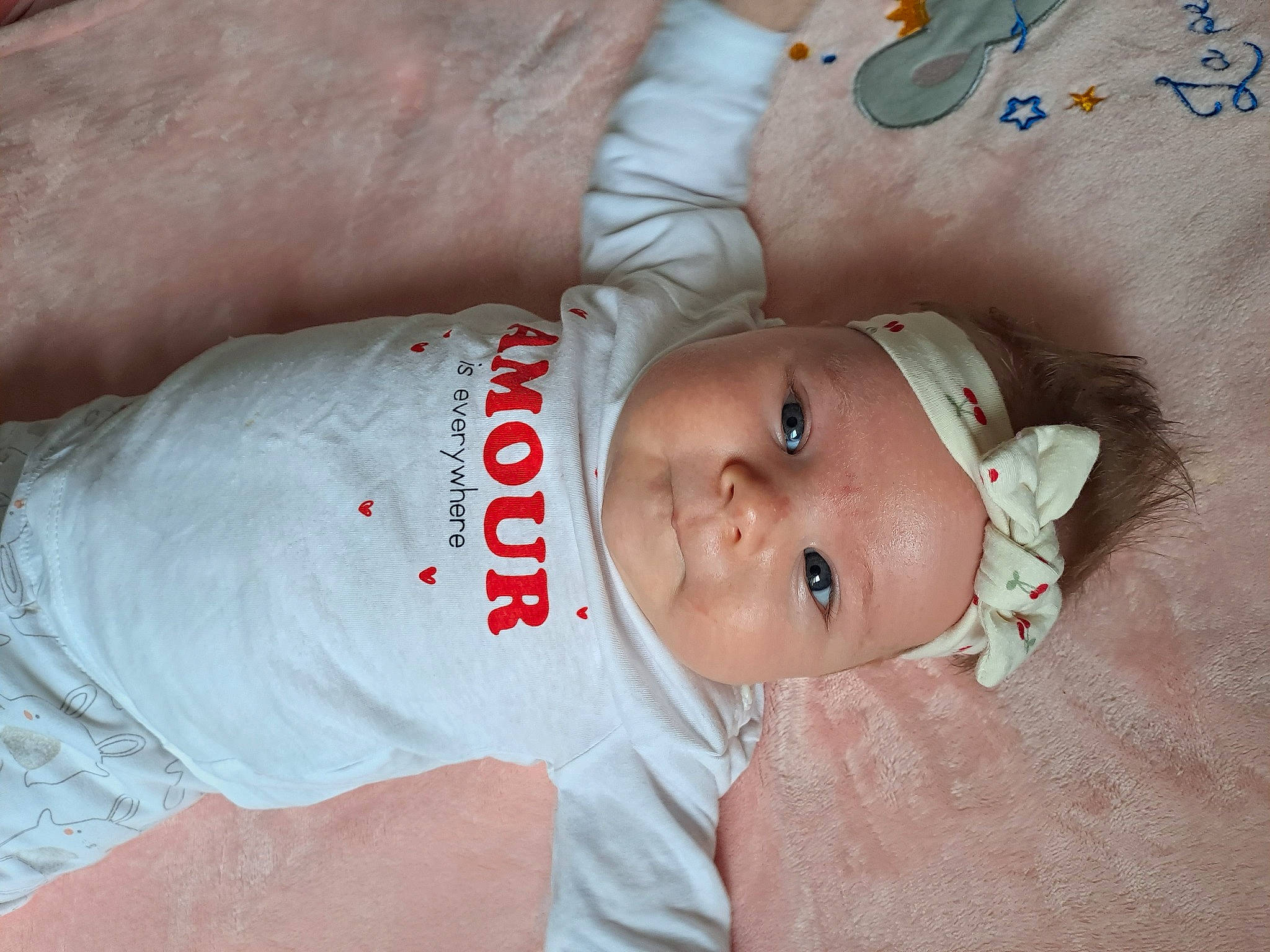 Milana a rejoint le concours — aidez-le/la à gagner de superbes lots ! arm, baby, baby_toddler_clothing, cheek, chin, ear, elbow, eye, eyelash, face, finger, head, headwear, human_body, lip, mouth, neck, nose, person, skin