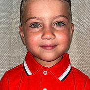 Nael a rejoint le concours — aidez-le/la à gagner de superbes lots ! child, boy, portrait, smile, red_shirt, polo_shirt, face, eyes, hair, button, collar, background, texture, casual, fashion, front_view, young, happy, indoor, person