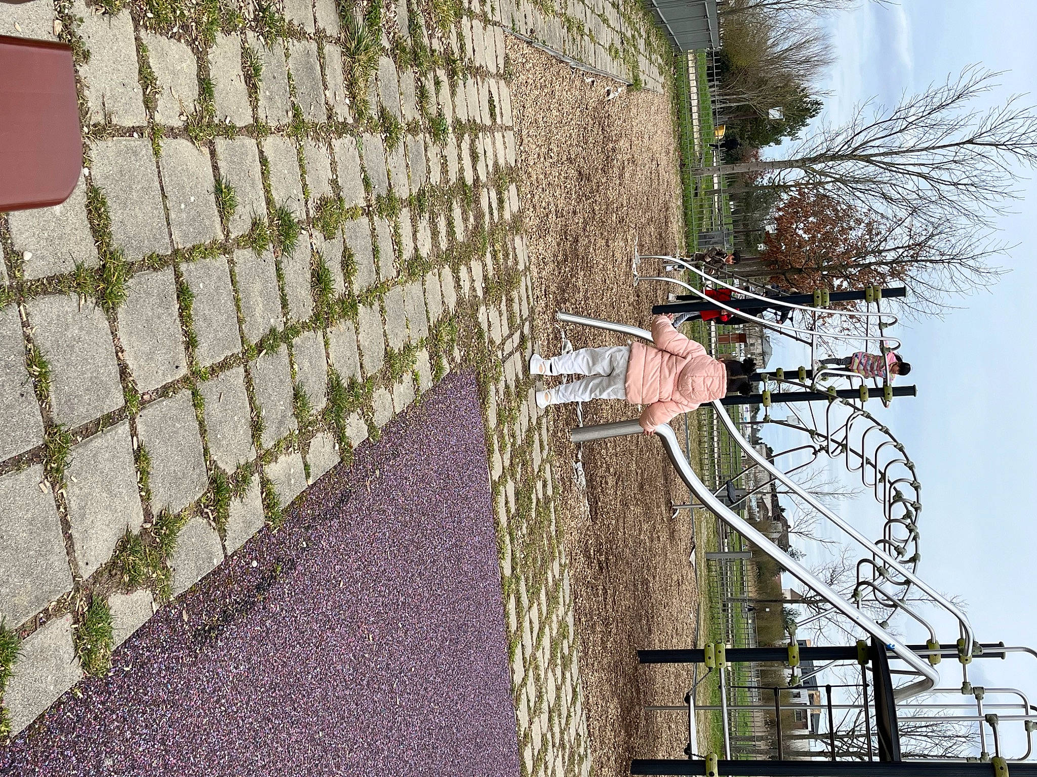 Arya participe au concours pour gagner de l'argent avec cette photo : art, brick, brickwork, concrete, electrical_supply, electricity, facade, flooring, grass, landscape, plant, road_surface, shadow, sidewalk, soil, tree, urban_design, visual_arts, wire, wood