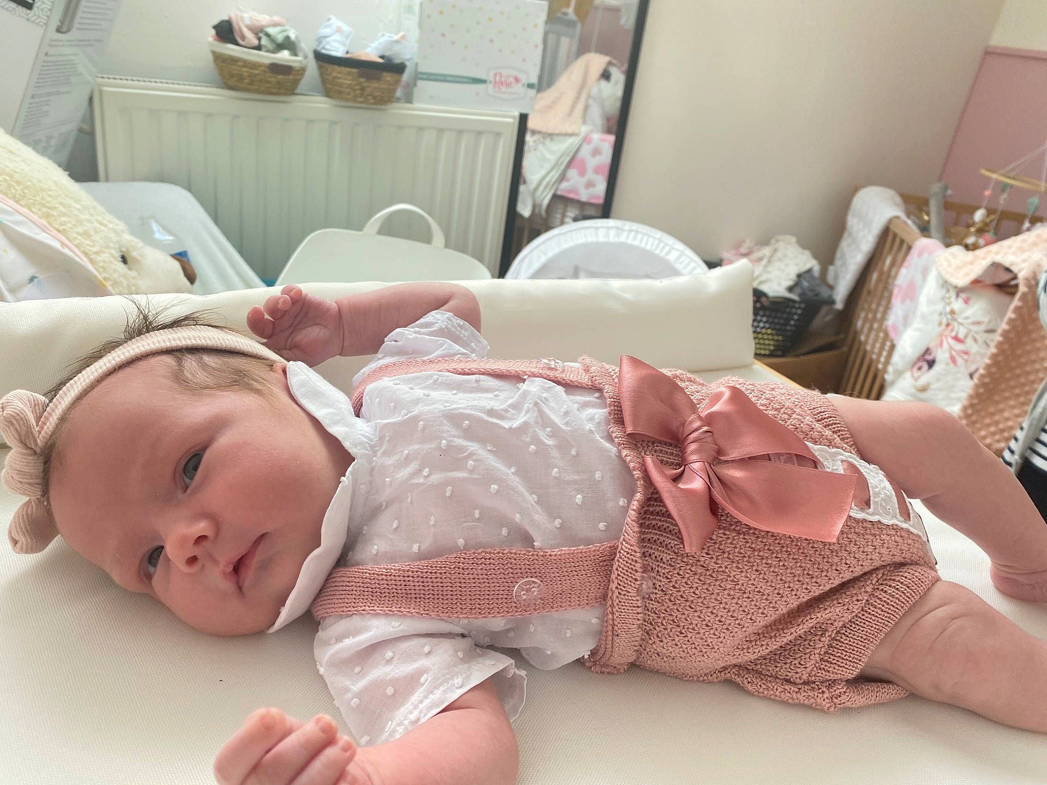 Sanaée participe au concours pour gagner de l'argent avec cette photo : baby, baby_products, baby_sleeping, baby_toddler_clothing, bed, bedding, bedtime, cheek, child, comfort, flesh, flooring, linens, nap, person, room, sitting, skin, sleep, throw_pillow