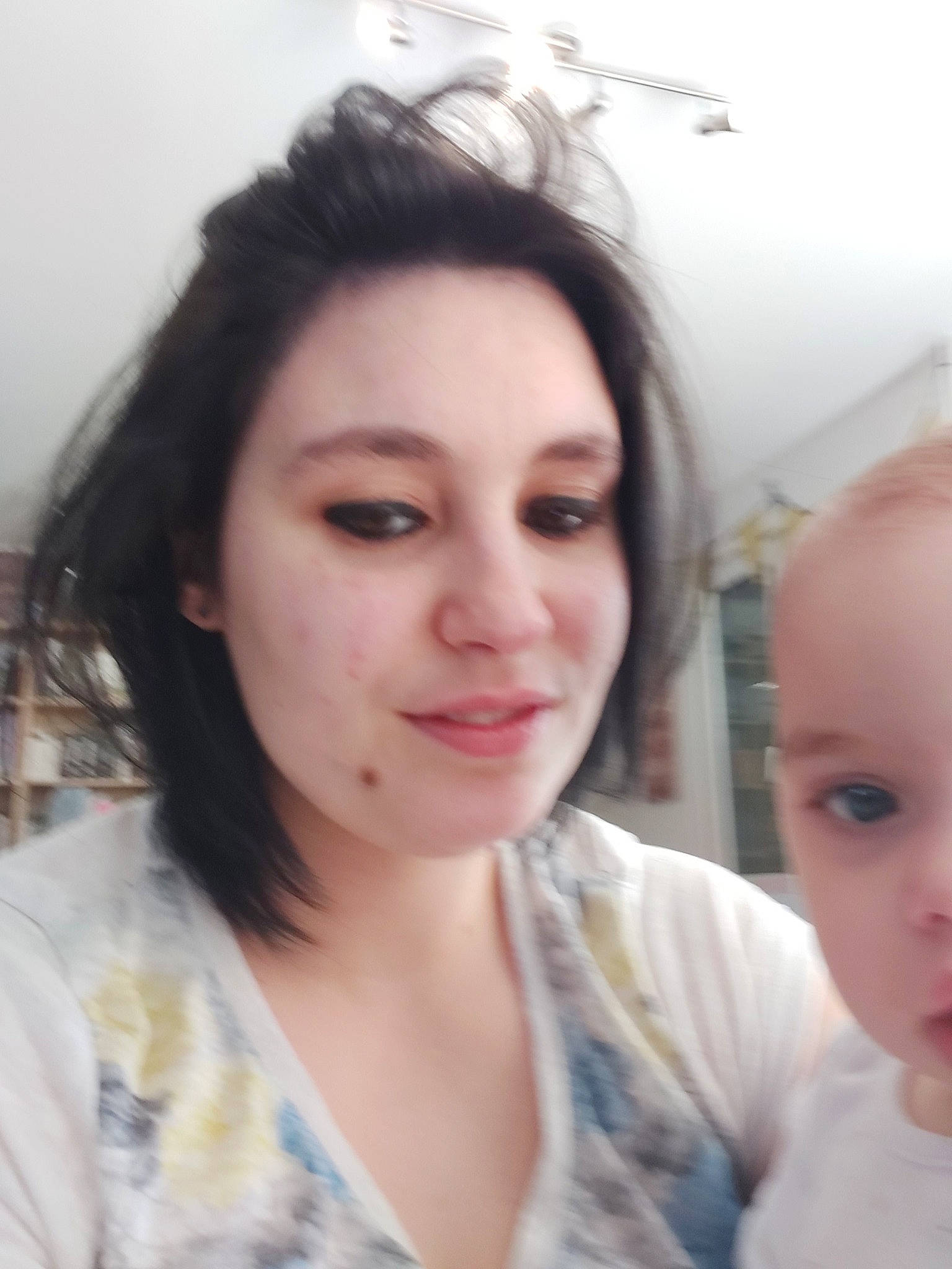 Zoé a rejoint le concours — aidez-le/la à gagner de superbes lots ! beauty, black_hair, cheek, child, chin, eye, eyebrow, eyelash, face, forehead, hair, hairstyle, head, joy, lip, long_hair, nose, person, photography, selfie