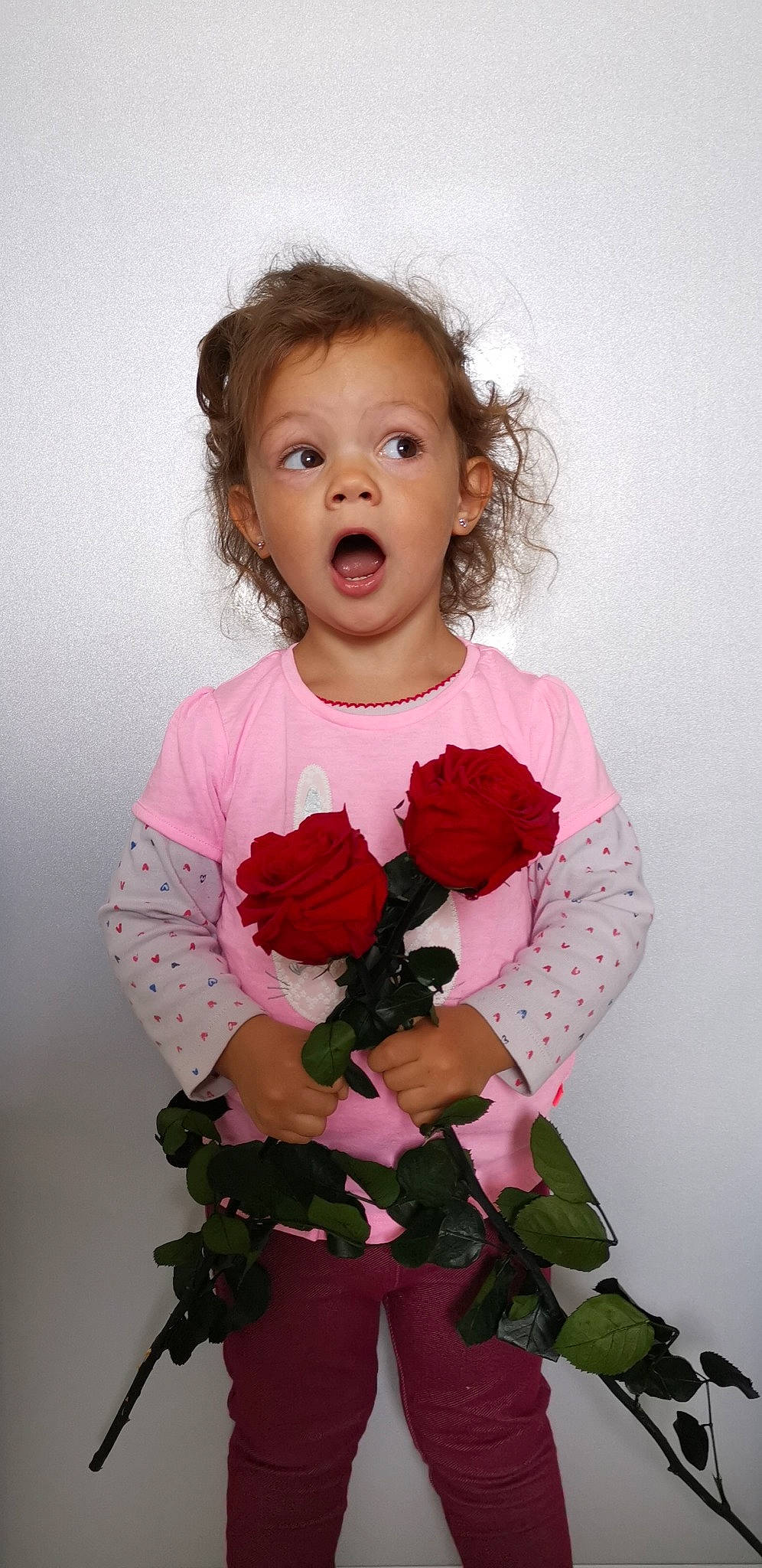 Kally a rejoint le concours — aidez-le/la à gagner de superbes lots ! arm, baby_toddler_clothing, day_dress, dress, eye, face, finger, flower, hair, hand, happy, head, human_body, iris, neck, person, petal, pink, plant, skin