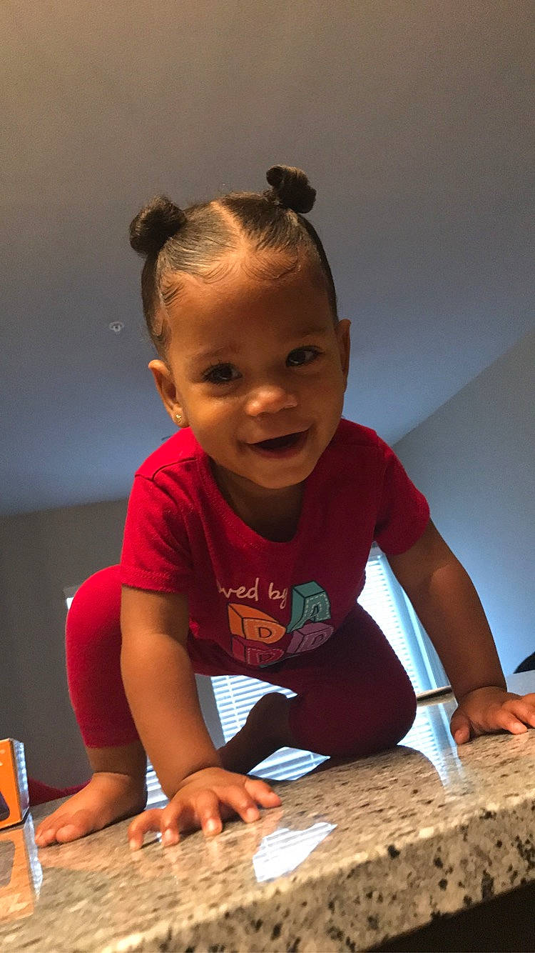 Kaori is registered to the contest to win money with this photo: adaptation, child, curious, forehead, fun, hairstyle, head, joy, learning, person, play, sitting, smile, toddler