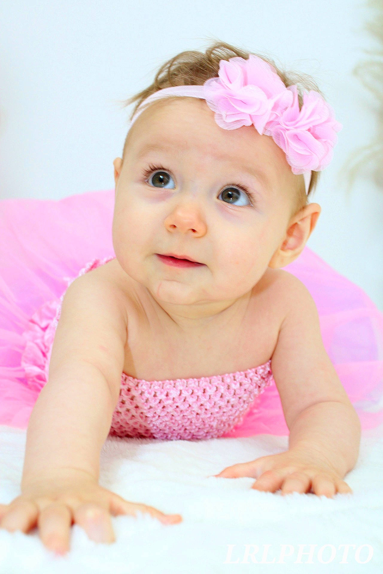 Laly participe au concours pour gagner de l'argent avec cette photo : baby, baby_toddler_clothing, cheek, child, chin, eye, eyebrow, finger, flash_photography, fun, happy, headpiece, headwear, iris, lip, person, petal, pink, product, skin