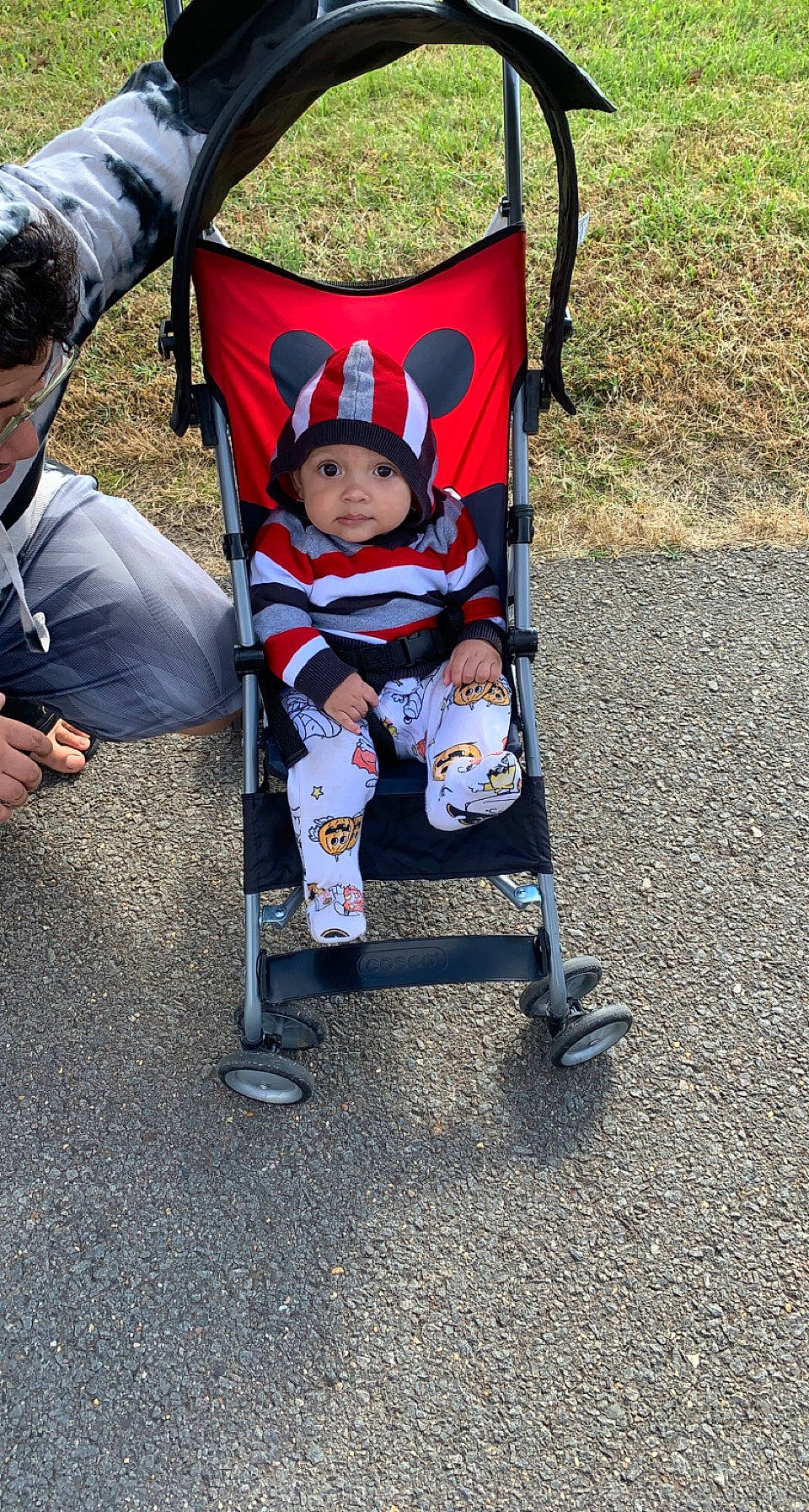 Oliver is registered to the contest to win money with this photo: baby, baby_carriage, baby_products, baby_safety, bag, camera, child, comfort, electric_blue, event, fashion_accessory, fun, headwear, lap, leisure, people_in_nature, person, product, sitting, toddler