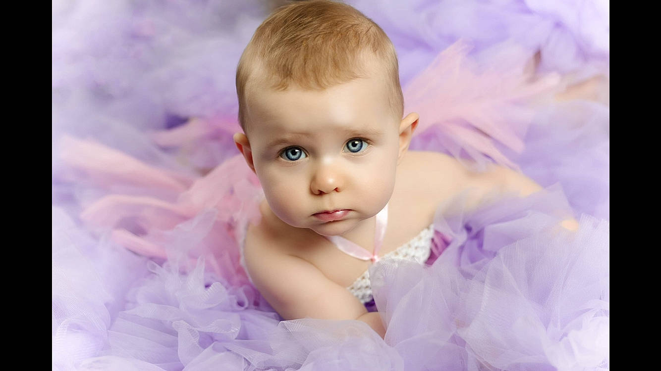 Rose participe au concours pour gagner de l'argent avec cette photo : baby, baby_toddler_clothing, child, dress, event, eye, eyebrow, eyelash, flash_photography, fun, hair_accessory, happy, head, headpiece, iris, magenta, person, pink, purple, sitting