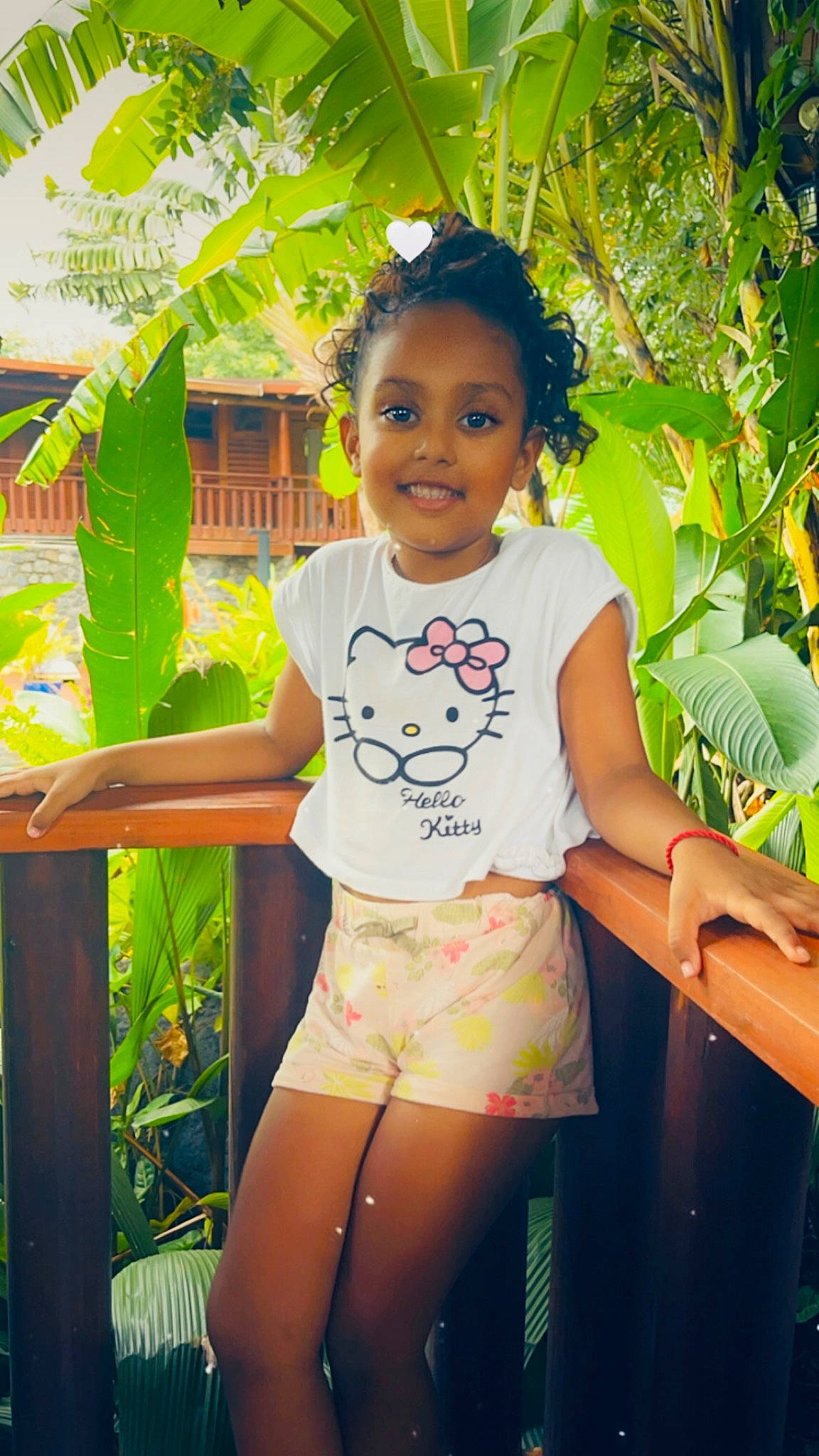 Myah a rejoint le concours — aidez-le/la à gagner de superbes lots ! baby_toddler_clothing, child, facial_expression, fun, grass, happy, jean_short, joy, leaf, leisure, people_in_nature, person, plant, shorts, skin, smile, t_shirt, thigh, toddler, trunk