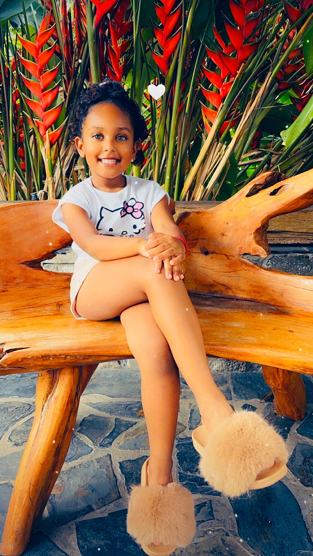 Myah participe au concours pour gagner de l'argent avec cette photo : barefoot, beauty, chair, eye, foot, fun, happy, human_leg, joy, knee, leg, leisure, people_in_nature, person, plant, shorts, skin, smile, summer, thigh