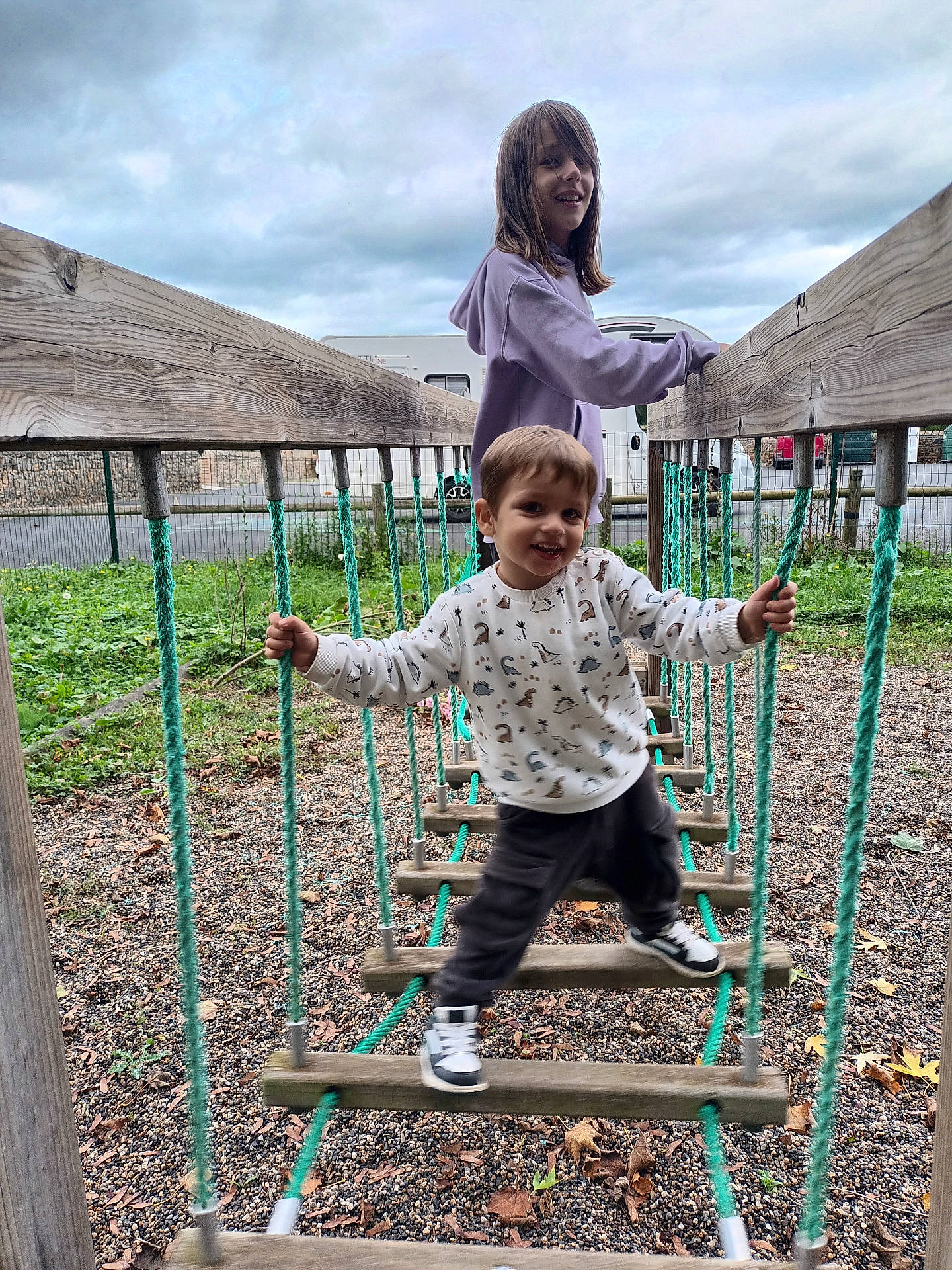 Léandre a rejoint le concours — aidez-le/la à gagner de superbes lots ! adult, boy, car, child, clothing, face, female, footwear, head, male, outdoorplayarea, outdoors, person, photography, playarea, portrait, shoe, transportation, vehicle, woman