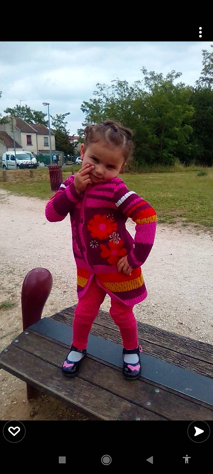 Lucia participe au concours pour gagner de l'argent avec cette photo : baby, baby_toddler_clothing, car, grass, happy, leisure, magenta, outdoor_bench, outdoor_furniture, person, pink, plant, purple, shoe, sky, sleeve, sneakers, tire, toddler, tree