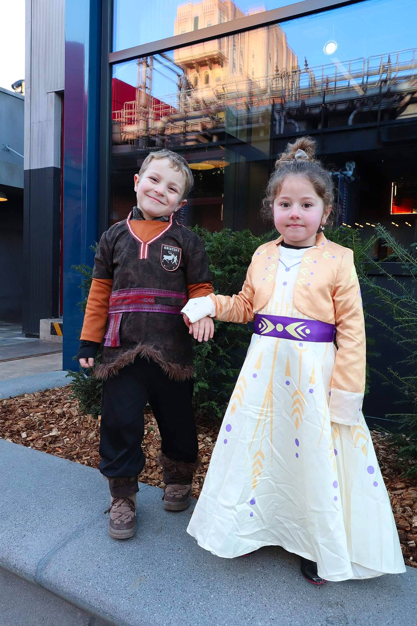 Selena participe au concours pour gagner de l'argent avec cette photo : child, costume, event, fashion, formal_wear, fun, gown, happy, joy, kimono, leisure, person, recreation, sky, sleeve, smile, toddler, tourism, tradition, travel