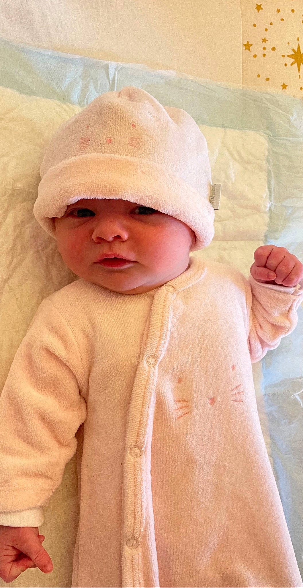 Ava a rejoint le concours — aidez-le/la à gagner de superbes lots ! baby, baby_sleeping, baby_toddler_clothing, beige, cap, cheek, child, collar, comfort, face, hand, headwear, jacket, knit_cap, lip, outerwear, peach, person, skin, sleeve