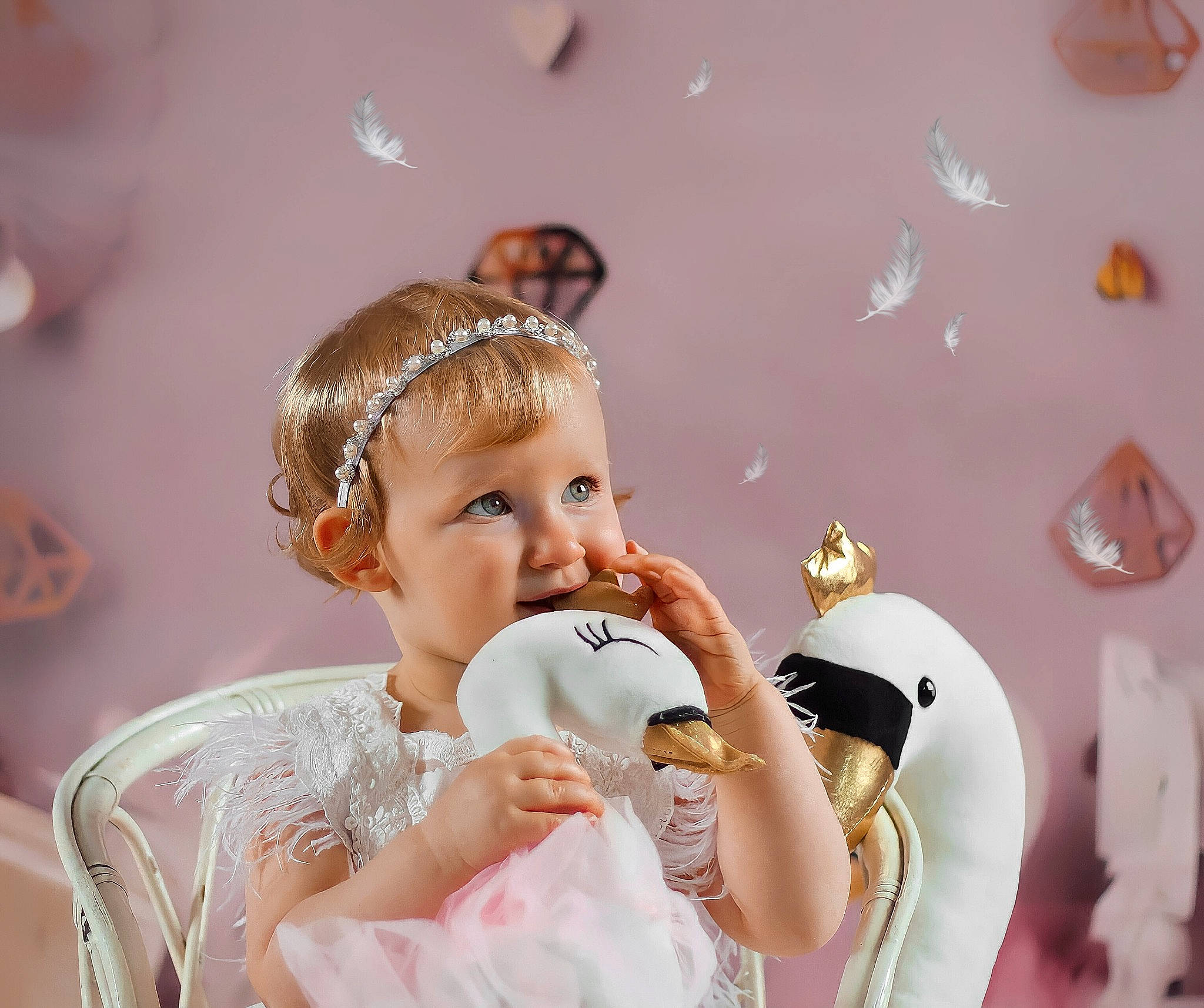 Jade participe au concours pour gagner de l'argent avec cette photo : bun, child, dress, ear, eyebrow, eyelash, fashion, fun, gesture, hairstyle, happy, headgear, headpiece, hearing, jewellery, long_hair, person, pink, skin, toddler