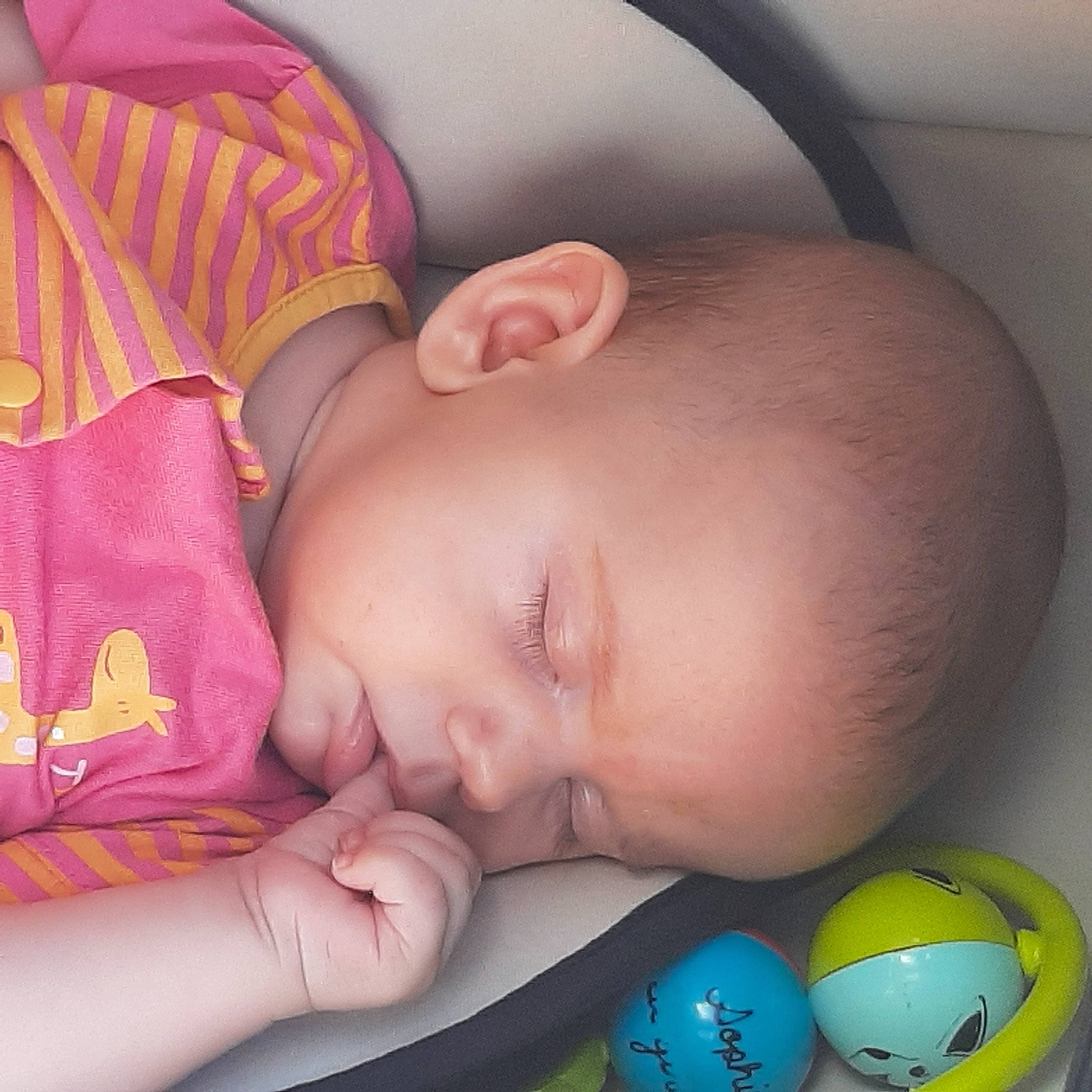 Melissa participe au concours pour gagner de l'argent avec cette photo : baby, baby_products, baby_sleeping, baby_toddler_clothing, ball, cheek, child, comfort, eyelash, finger, hand, happy, mammal, mouth, nose, organ, person, product, skin, toddler