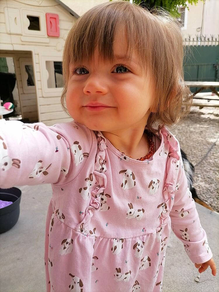 Louise a rejoint le concours — aidez-le/la à gagner de superbes lots ! baby_toddler_clothing, cheek, eyelash, facial_expression, fun, hair, hairstyle, happy, head, joy, lip, neck, nose, outerwear, person, pink, skin, sleeve, smile, standing