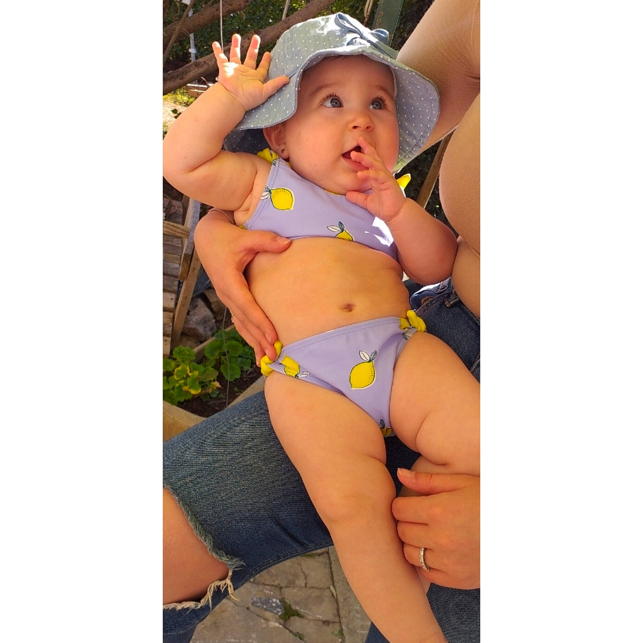 Molly participe au concours pour gagner de l'argent avec cette photo : abdomen, bikini, briefs, chest, clothing, headwear, leg, lingerie, muscle, navel, neck, person, stomach, surprise, swimwear, thigh, trunk, undergarment