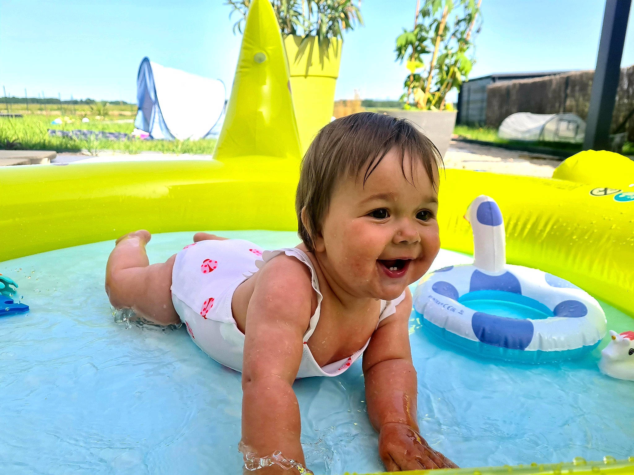 Liana a rejoint le concours — aidez-le/la à gagner de superbes lots ! bathing, child, chute, fun, grass, green, happy, inflatable, joy, leisure, outdoor_recreation, person, recreation, sky, smile, summer, swimming_pool, swimwear, toddler, tree