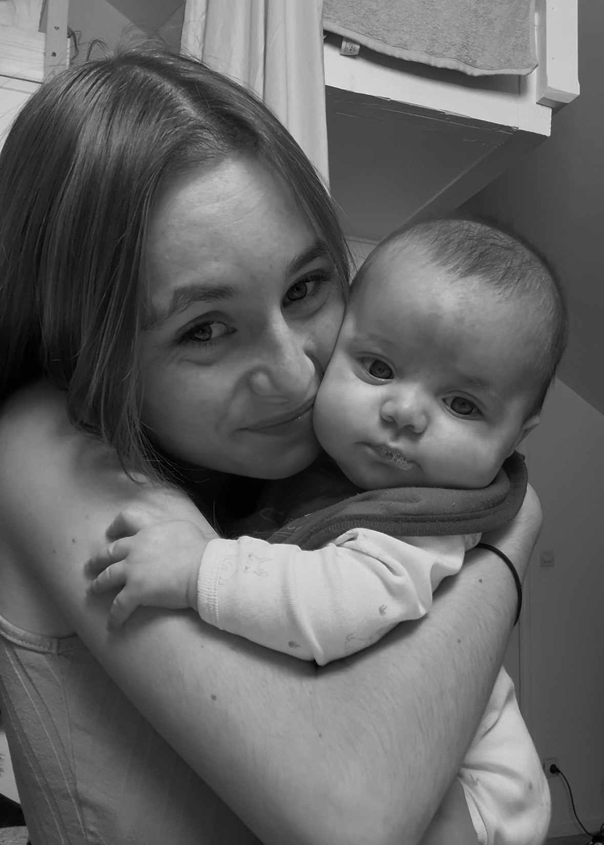 Luna participe au concours pour gagner de l'argent avec cette photo : baby, woman, hug, black_and_white, indoor, portrait, closeup, affection, smile, child, face, person, cuddling, love, skin, arm, clothing, head, expression, hair