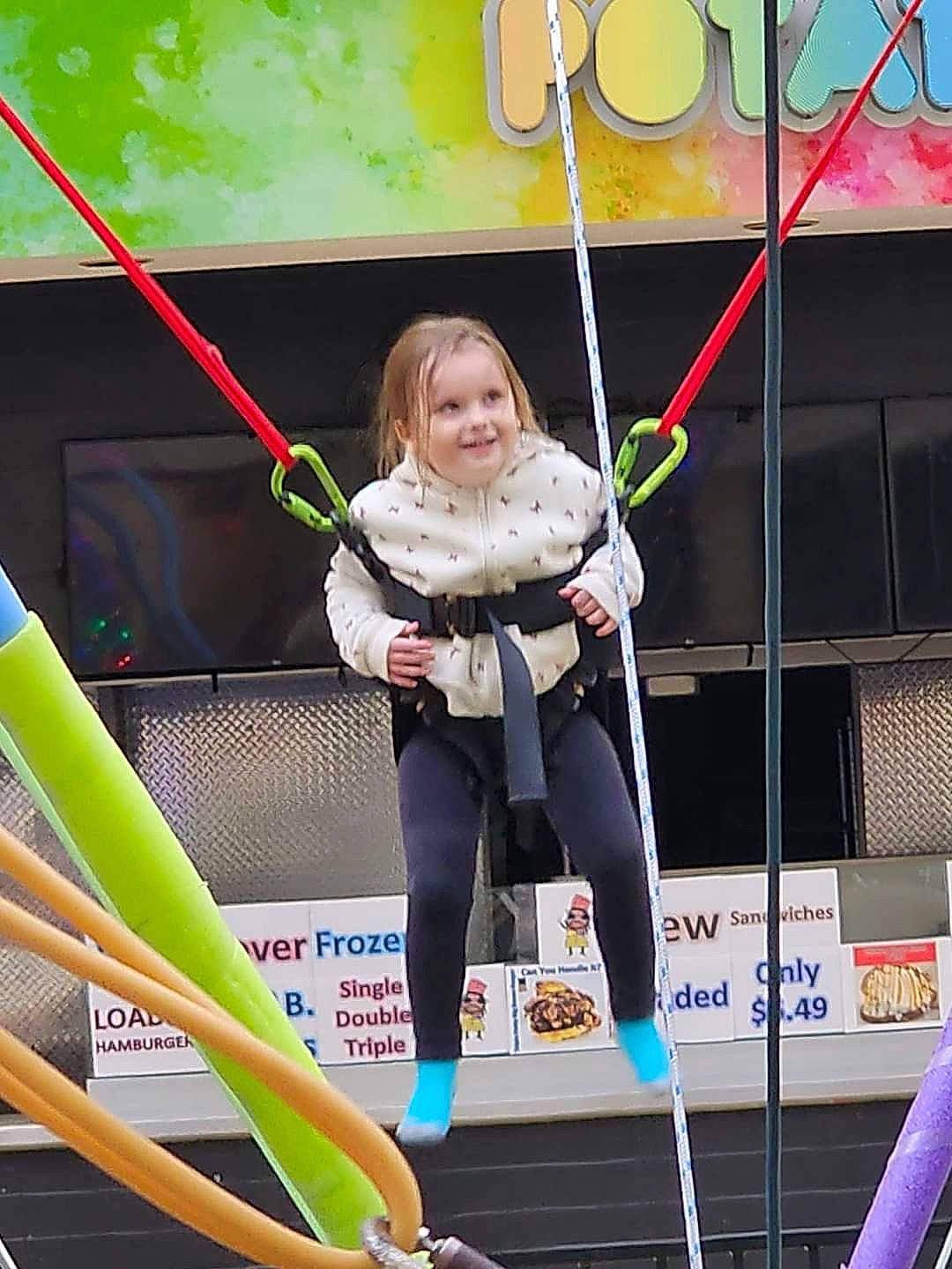 Elliauna joined the competition — help win amazing prizes! balance, competition, costume, entertainment, event, fun, green, happy, human_leg, joy, leisure, performance, performing_arts, person, recreation, smile, sportswear, t_shirt, thigh