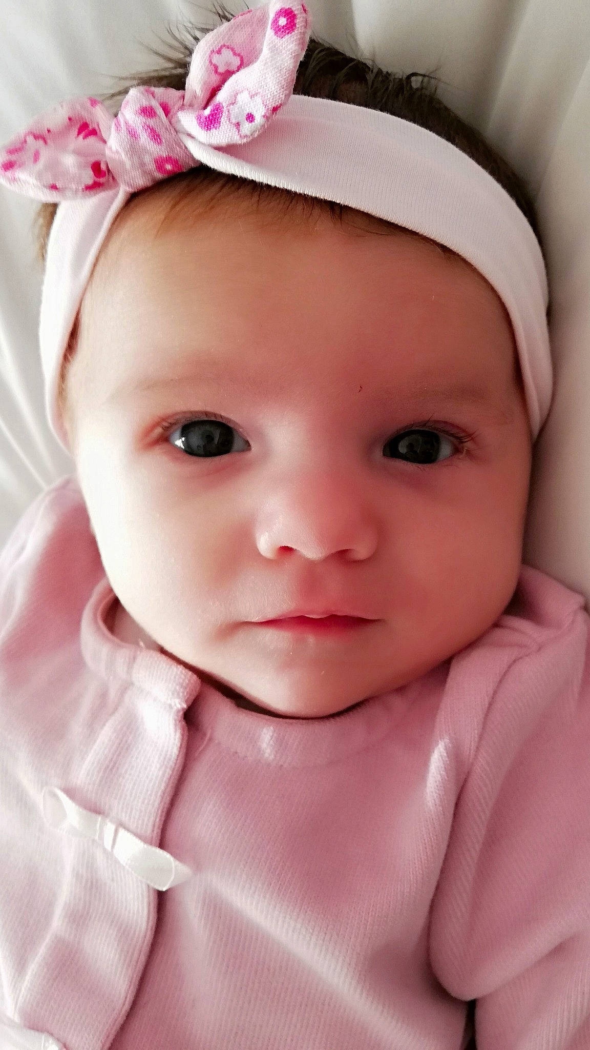 Chloé a rejoint le concours — aidez-le/la à gagner de superbes lots ! cheek, child, close_up, doll, girl, hair_accessory, infant, lip, person, pink, skin, toddler