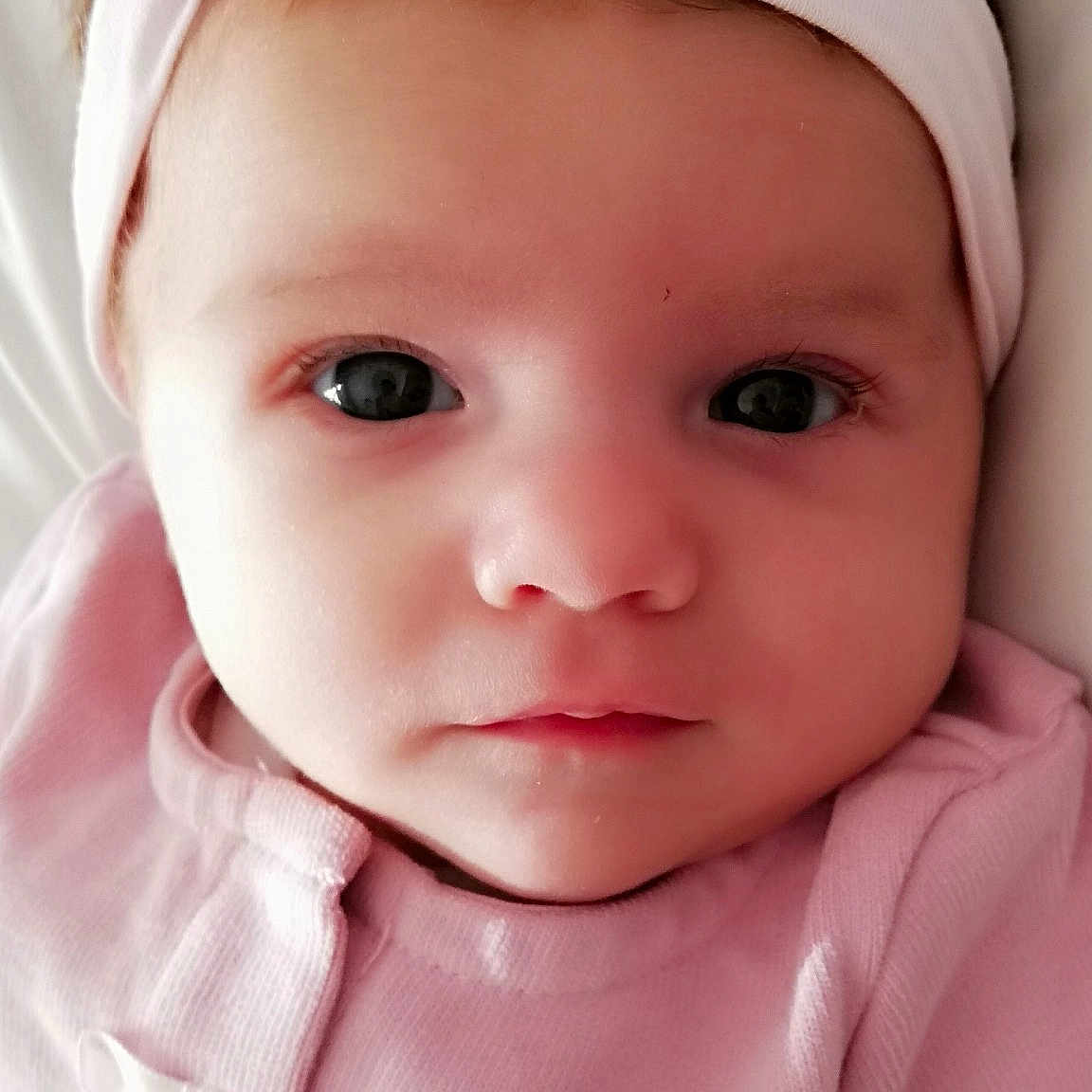 Chloé a rejoint le concours — aidez-le/la à gagner de superbes lots ! cheek, child, close_up, doll, girl, hair_accessory, infant, lip, person, pink, skin, toddler