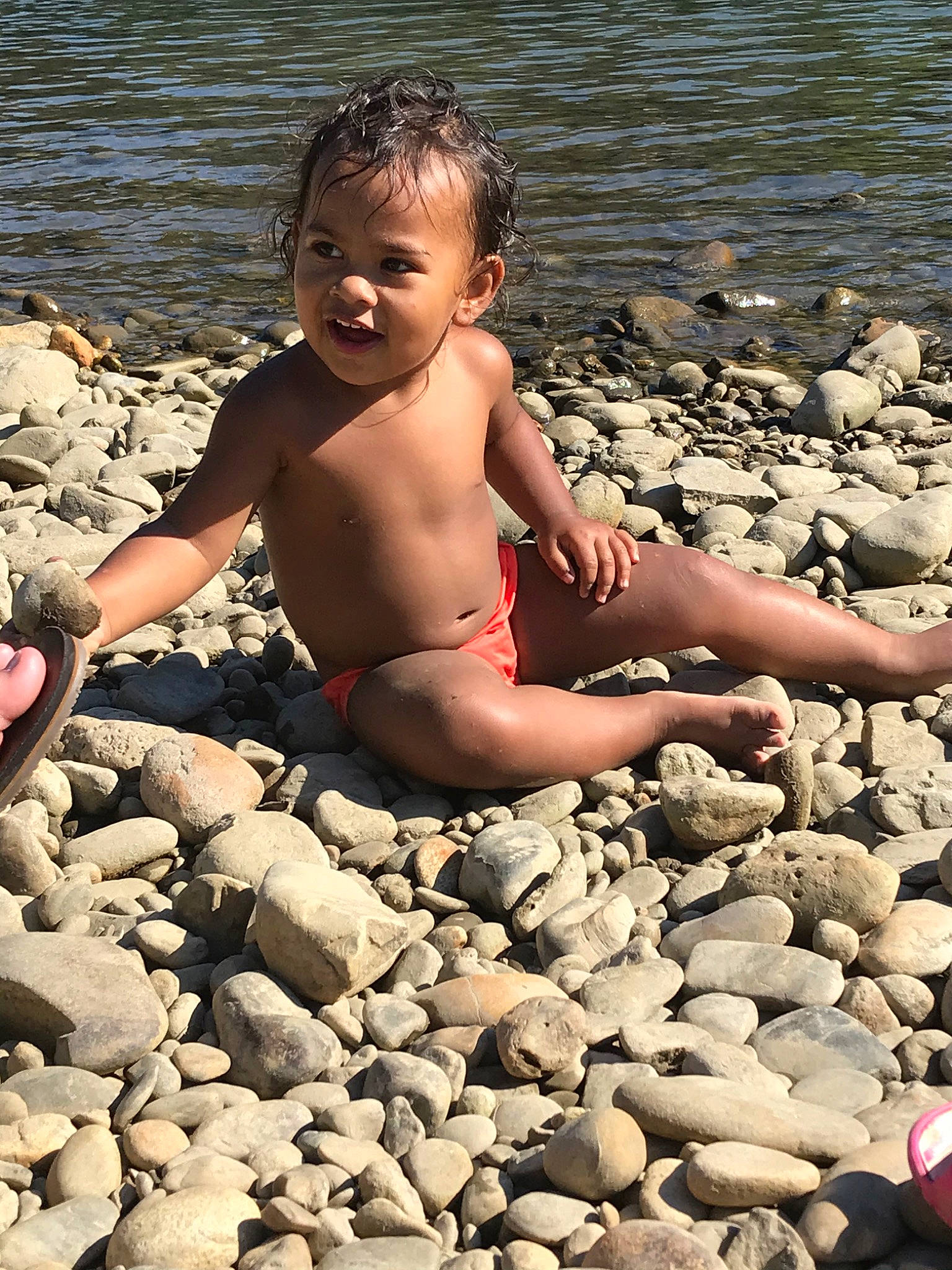 Vaihakaiki participe au concours pour gagner de l'argent avec cette photo : barechested, beach, chest, eye, fun, hand, happy, lake, leisure, muscle, people_in_nature, people_on_beach, person, photograph, sand, shore, swimwear, thigh, vertebrate, water